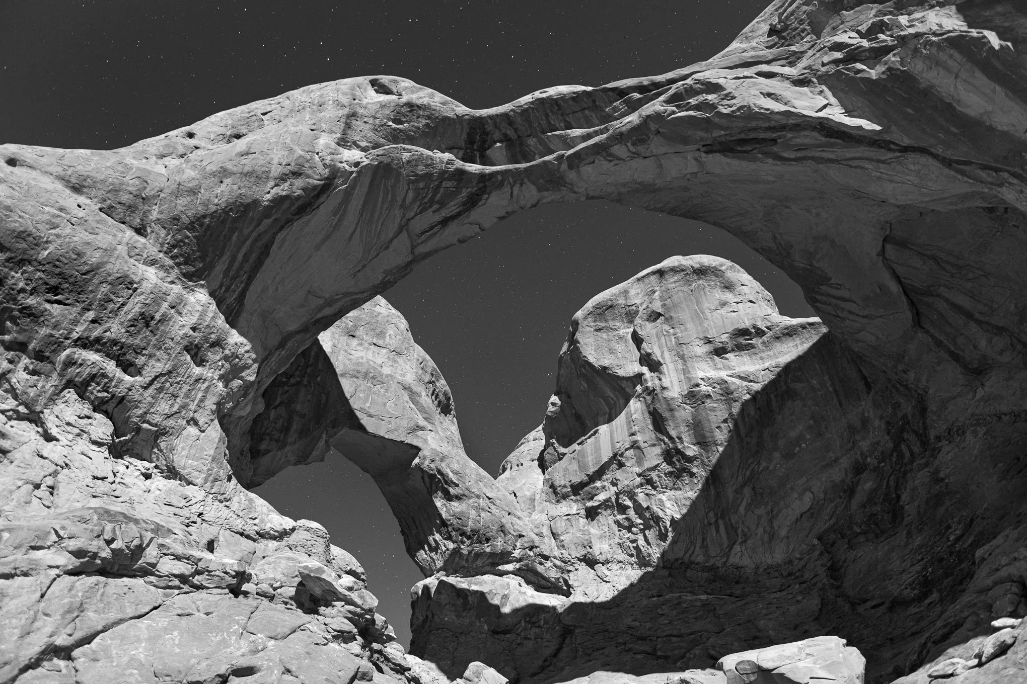 moonlight-double-arch-black-and-white-night-sky-arches-national-park-utah-sandstone-rock-formations-starry-desert-landscape-photography-brendan-alex-phoenix.jpg