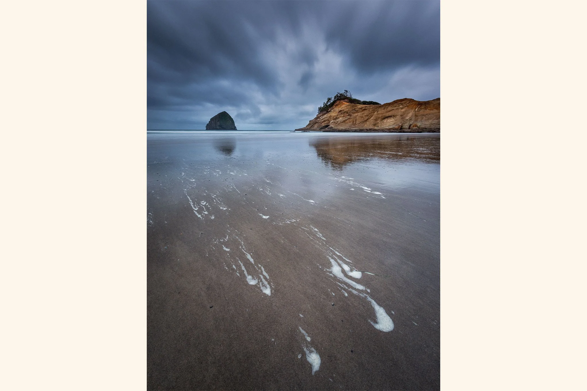 foam-lines-low-tide-pacific-city-oregon-stormy-weather-landscape-photography-brendan-alex-phoenix.jpg