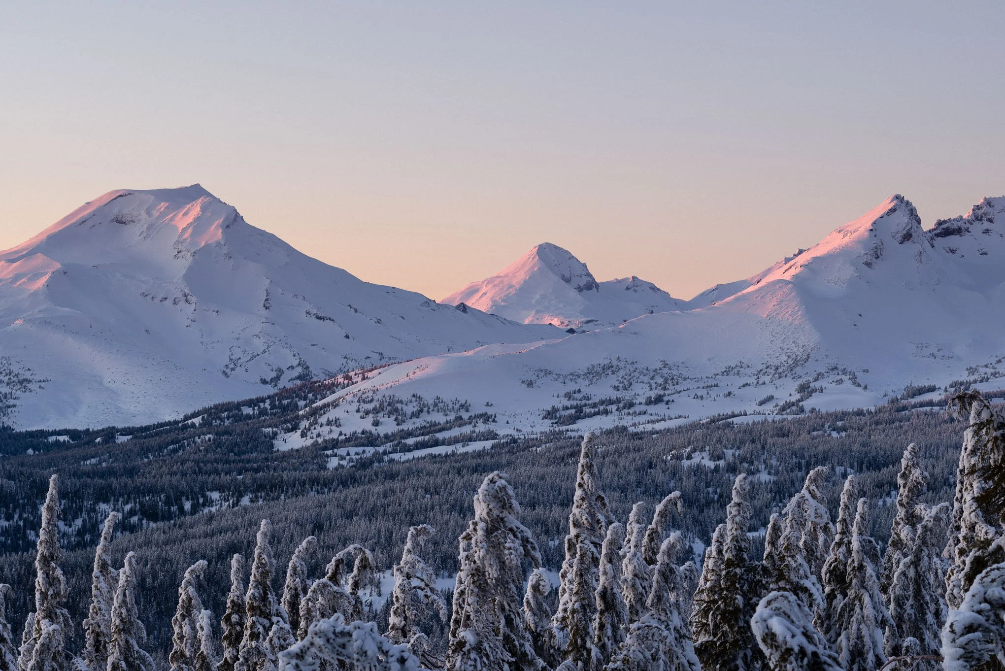winters-reserve-three-sisters-broken-top-tumalo-mountain-cascade-mountains-oregon-snow-sunrise-landscape-photography-brendan-alex-phoenix.jpg