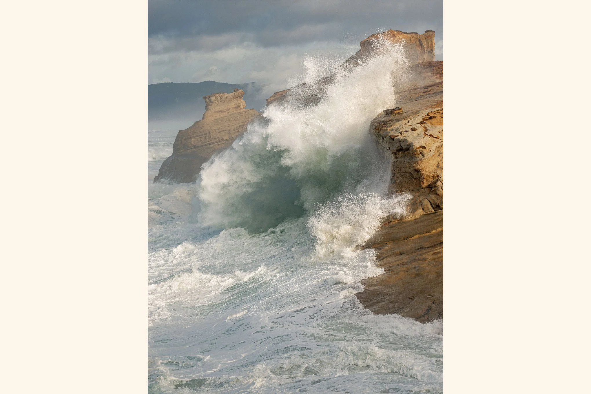 crescendo-1-big-waves-cape-kiwanda-oregon-coast-pacific-city-landscape-photography-brendan-alex-phoenix.jpg