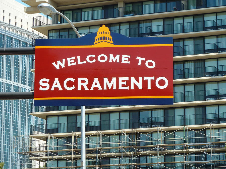 sacramento-welcome-sign-andrew-rodgers.jpg