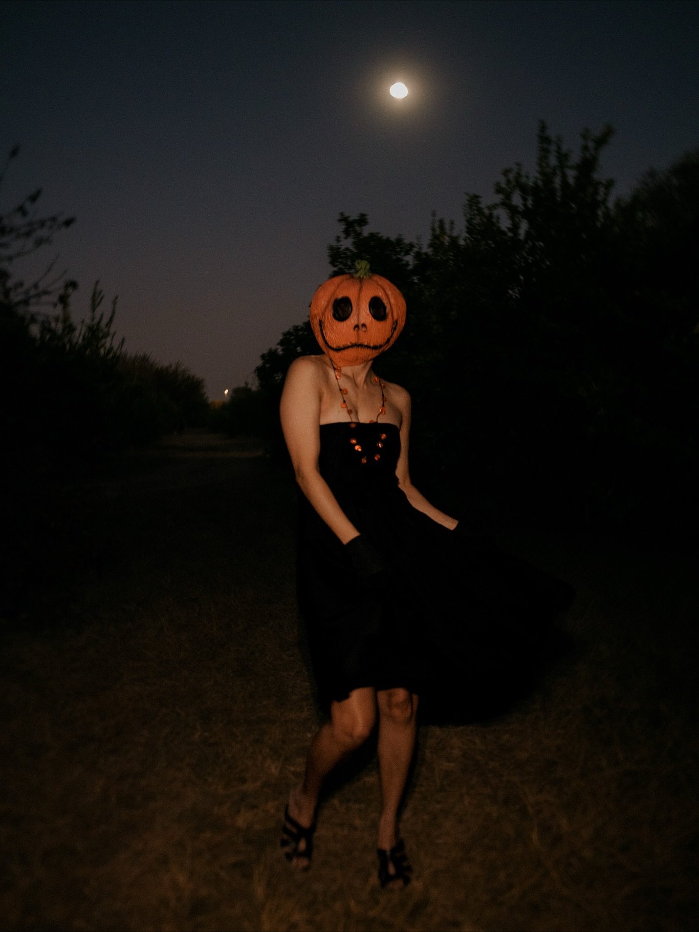 Hey boo 👻 it’s been a bit since I’ve popped in to say Hola!
Fall has been busy in the best way 😍photographing new families, catching up with returning ones, and loving every minute of this gorgeous weather ☀️
When I’m not behind