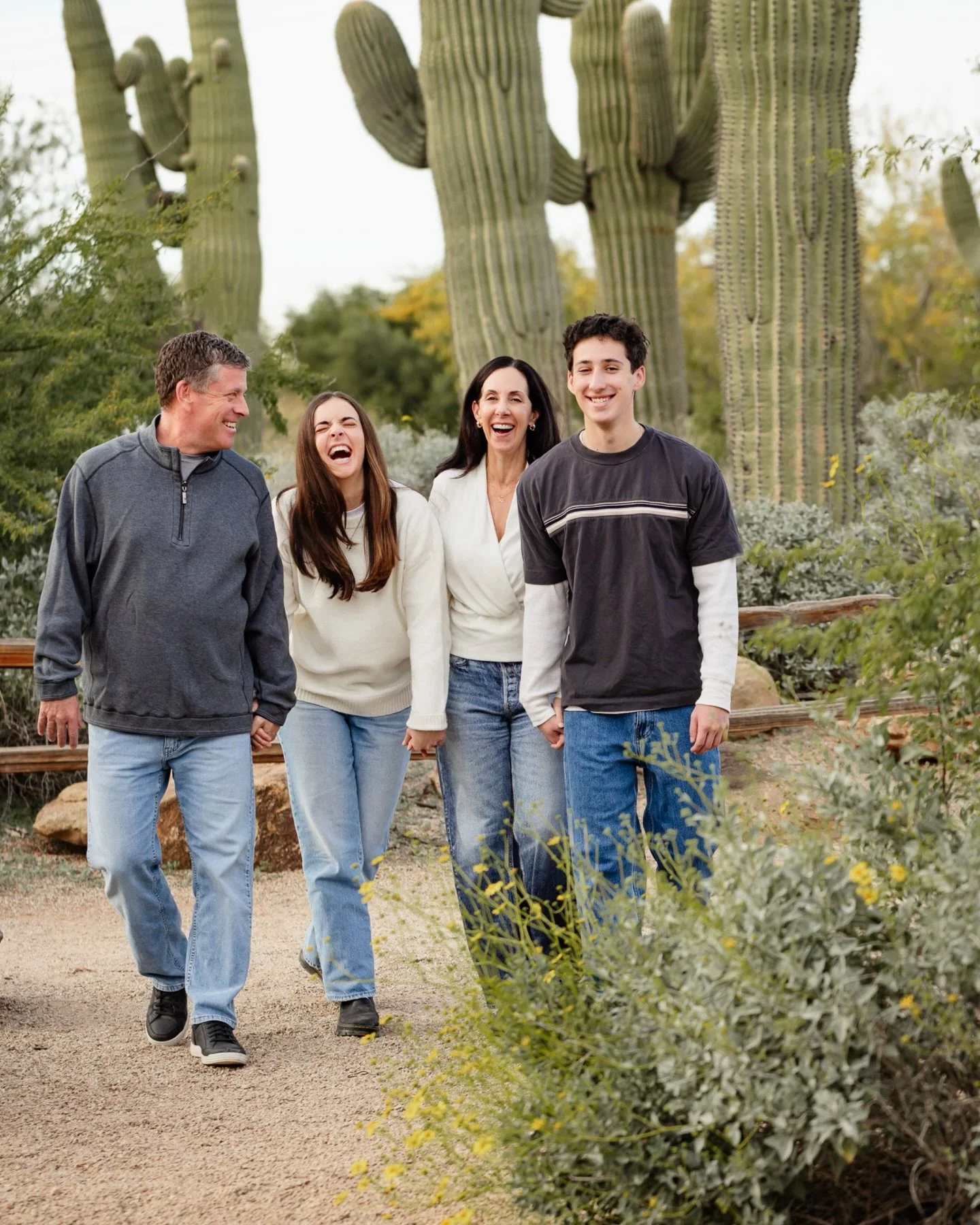 Family sessions makes my heart happy 💛 Loved my time with the DeTata Family ✨
.
.
.
Chandler- Gilbert - Phoenix Family Photographer

#PhoenixFamilyPhotographer #ChandlerPhotographer