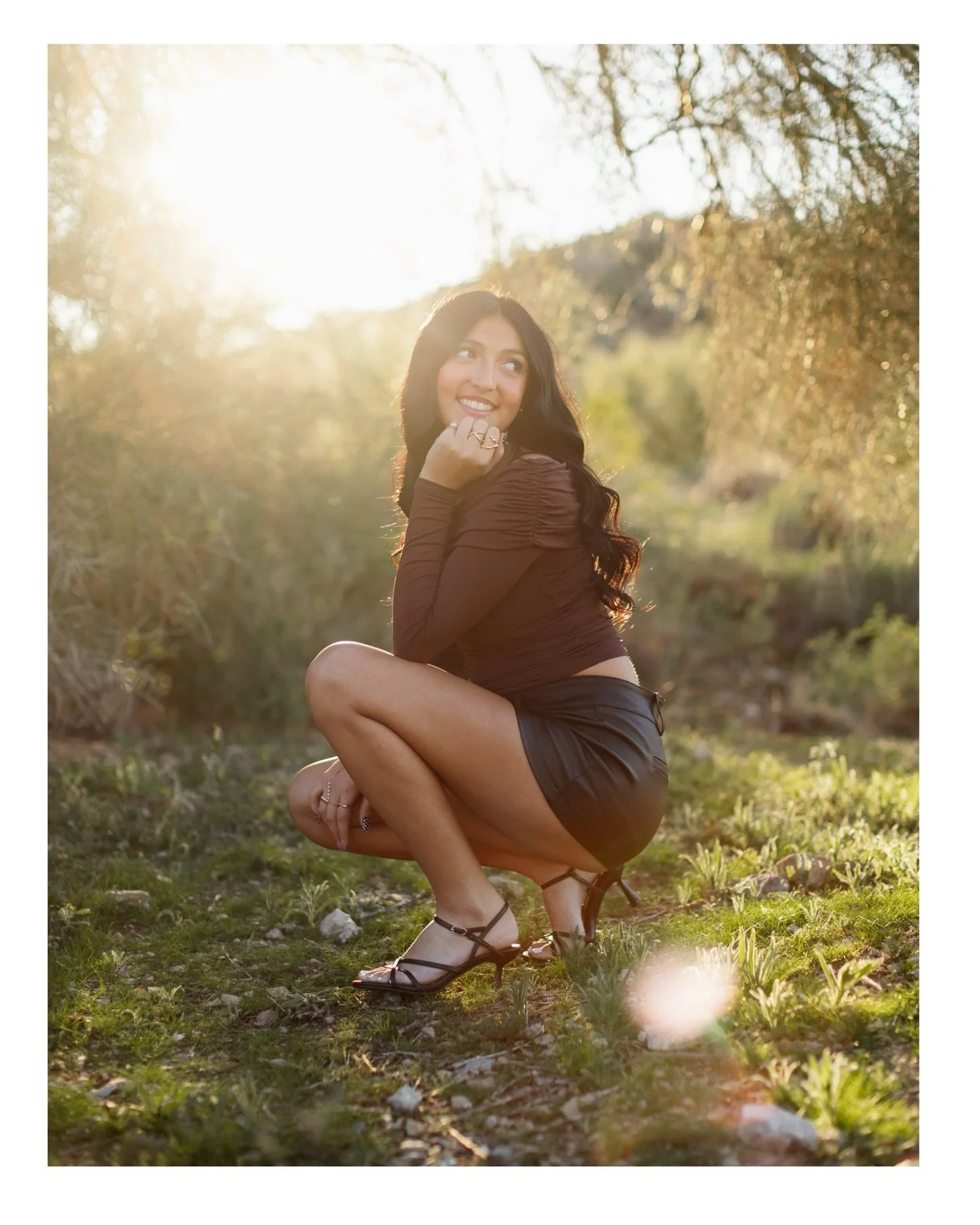 Meet  beautiful Chloe!! That smile. That personality. Just pure joy. We spent the most beautiful night in the desert along with her Sis Charlie,  and everything came together perfectly,  golden light, desert vibes, and lots of fun. 🧡
.
.
.
#classof2