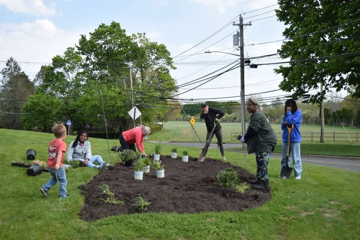 Volunteers on Planting Day