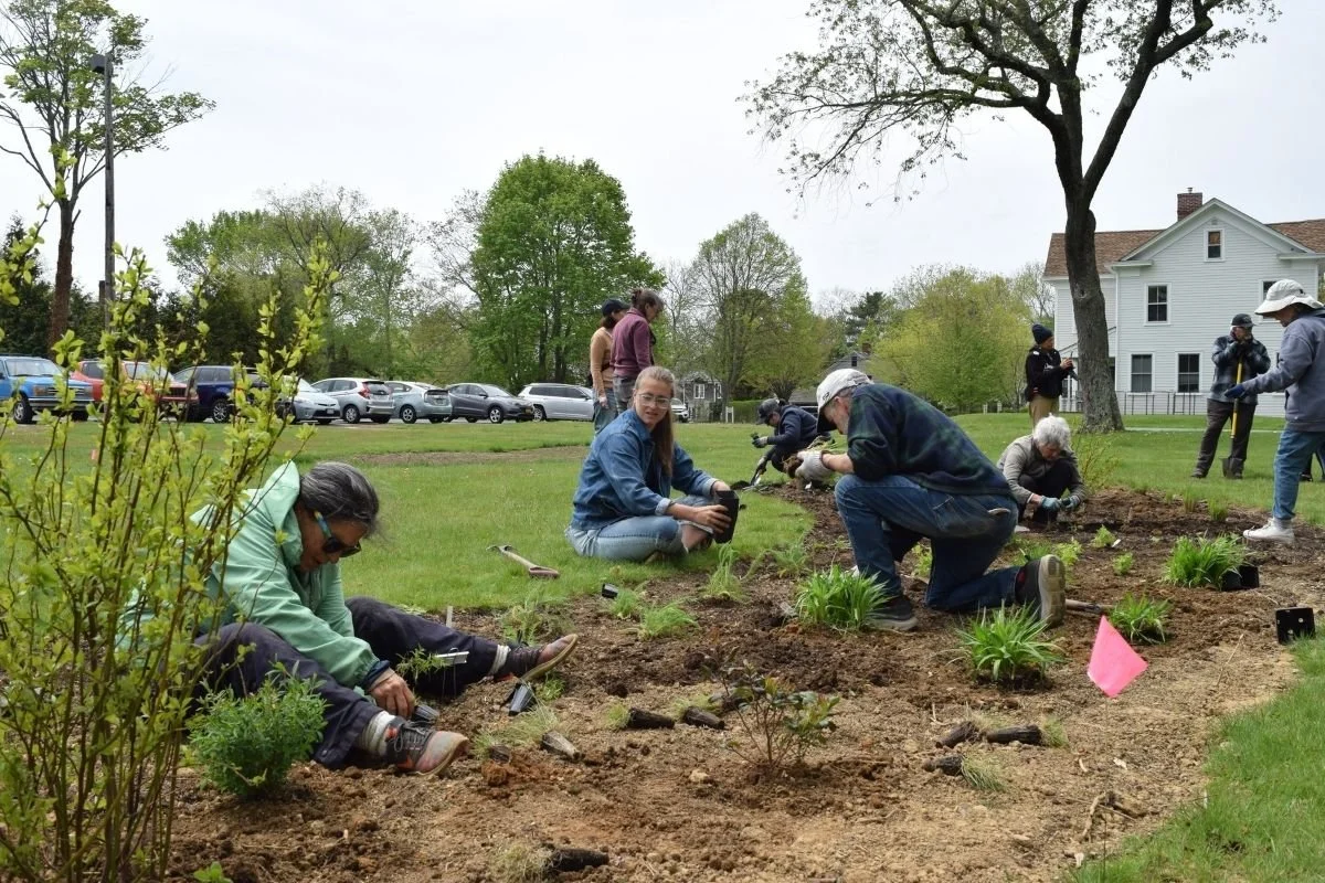 Volunteers on Planting Day