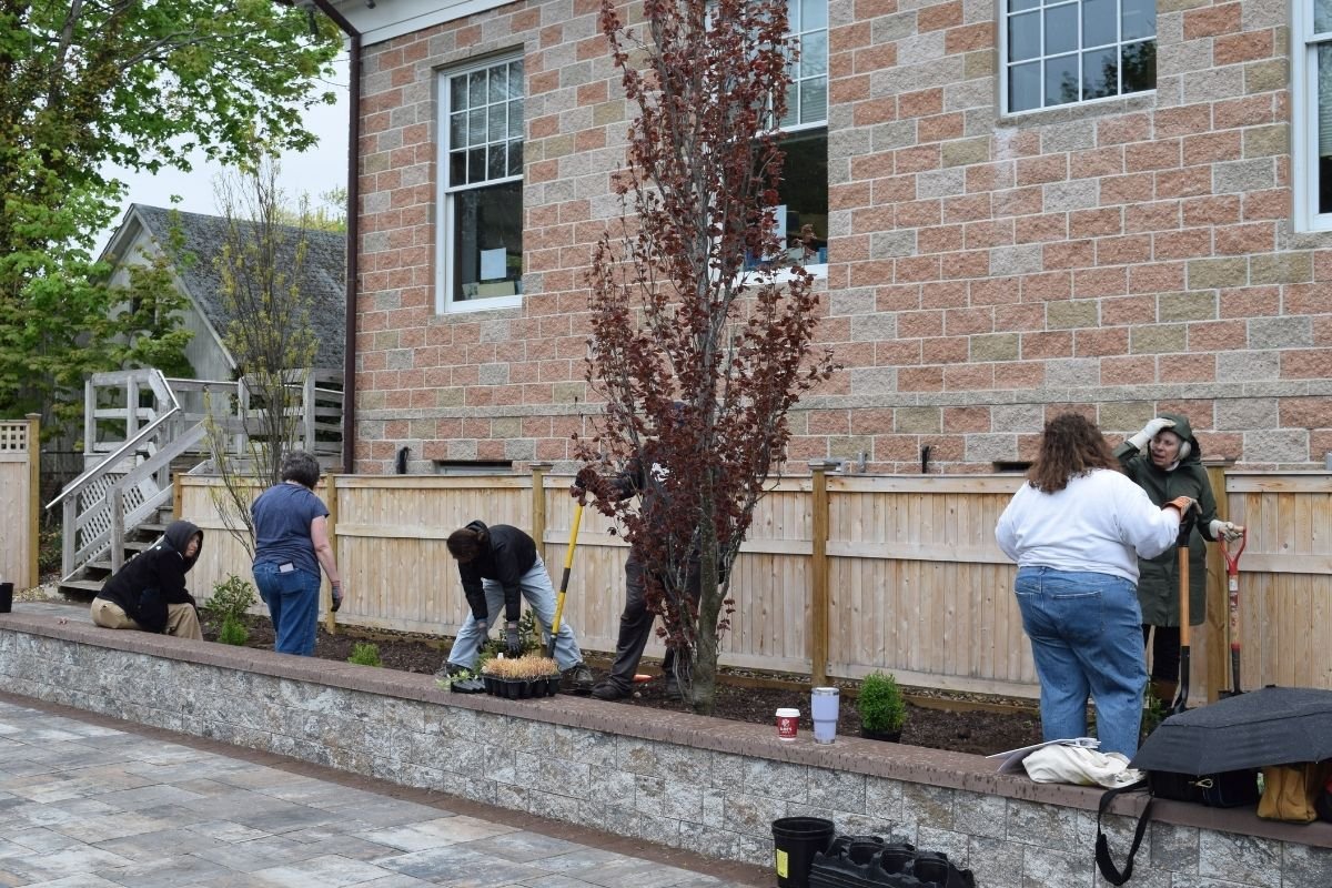 Volunteers on Planting Day