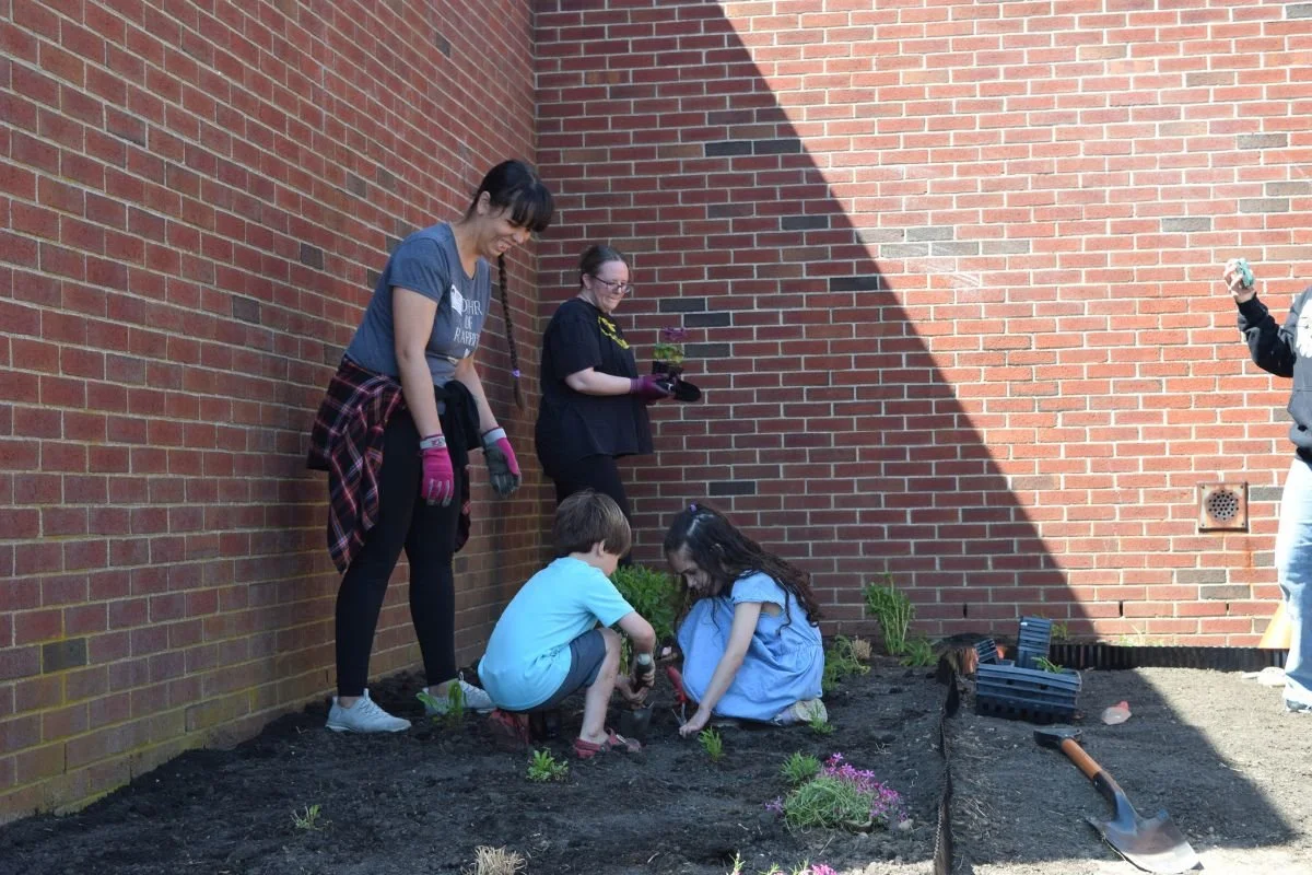 Volunteers Working on Planting Day