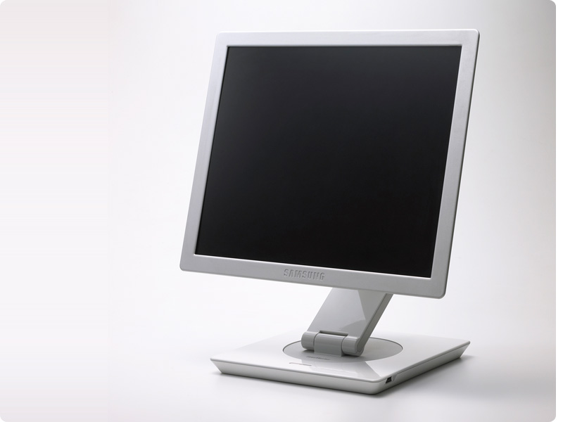 samsung_syncmaster970_1.jpg