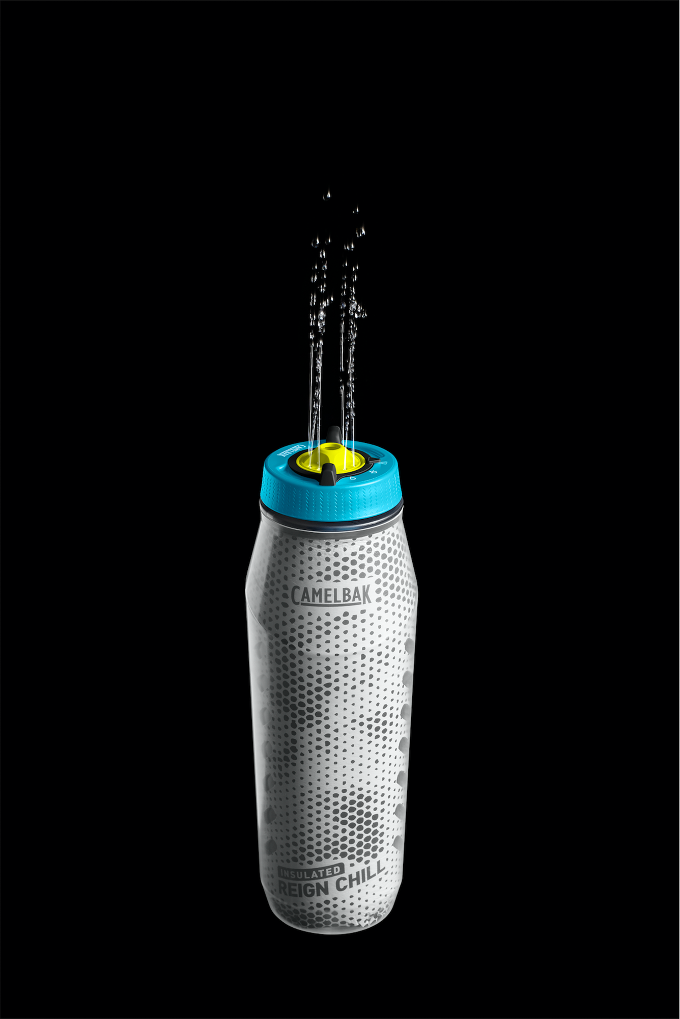 camelbak-reign-bottle-spray-function-2.png