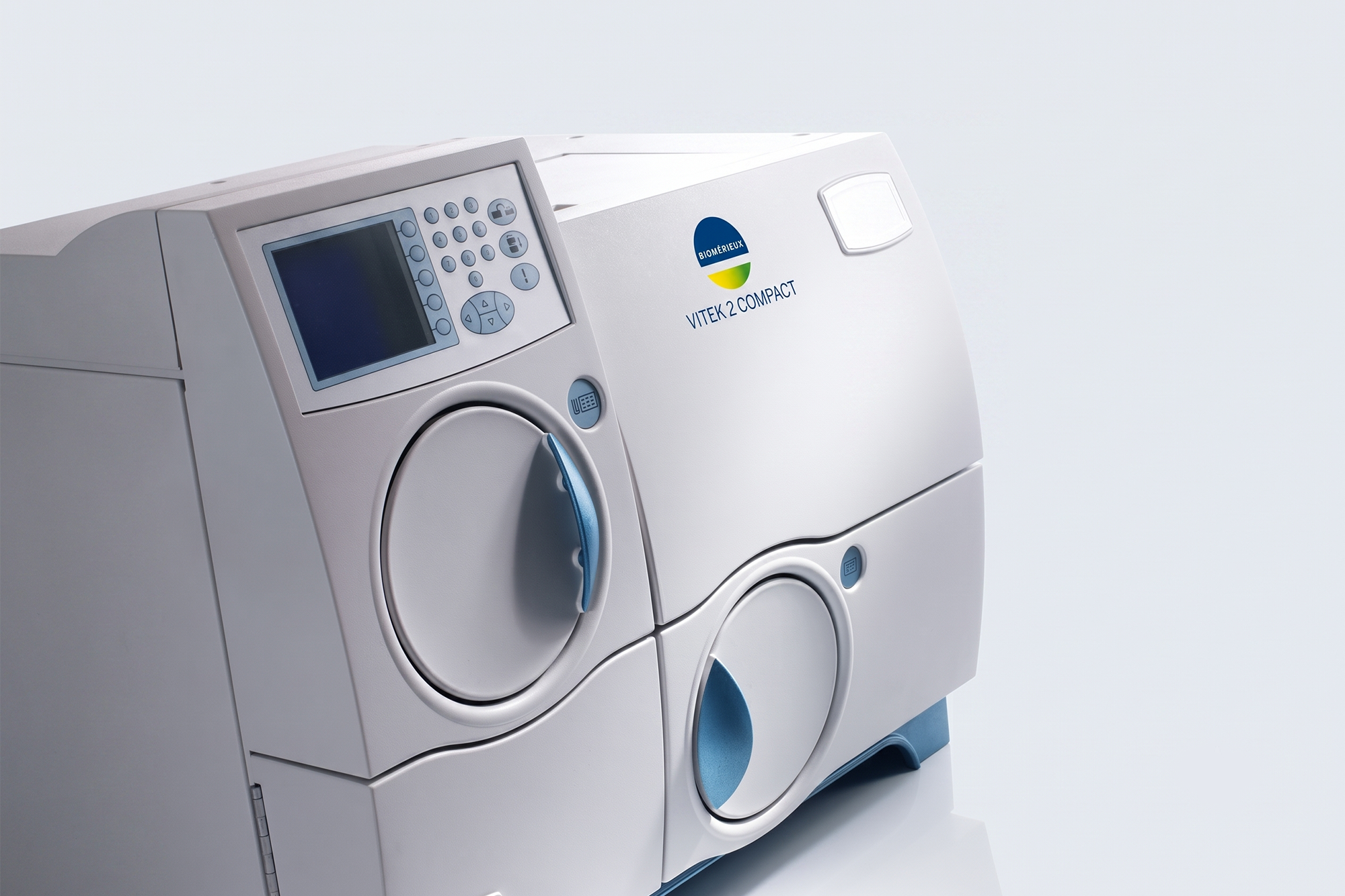studio-backs-biomerieux-vitek-final.png