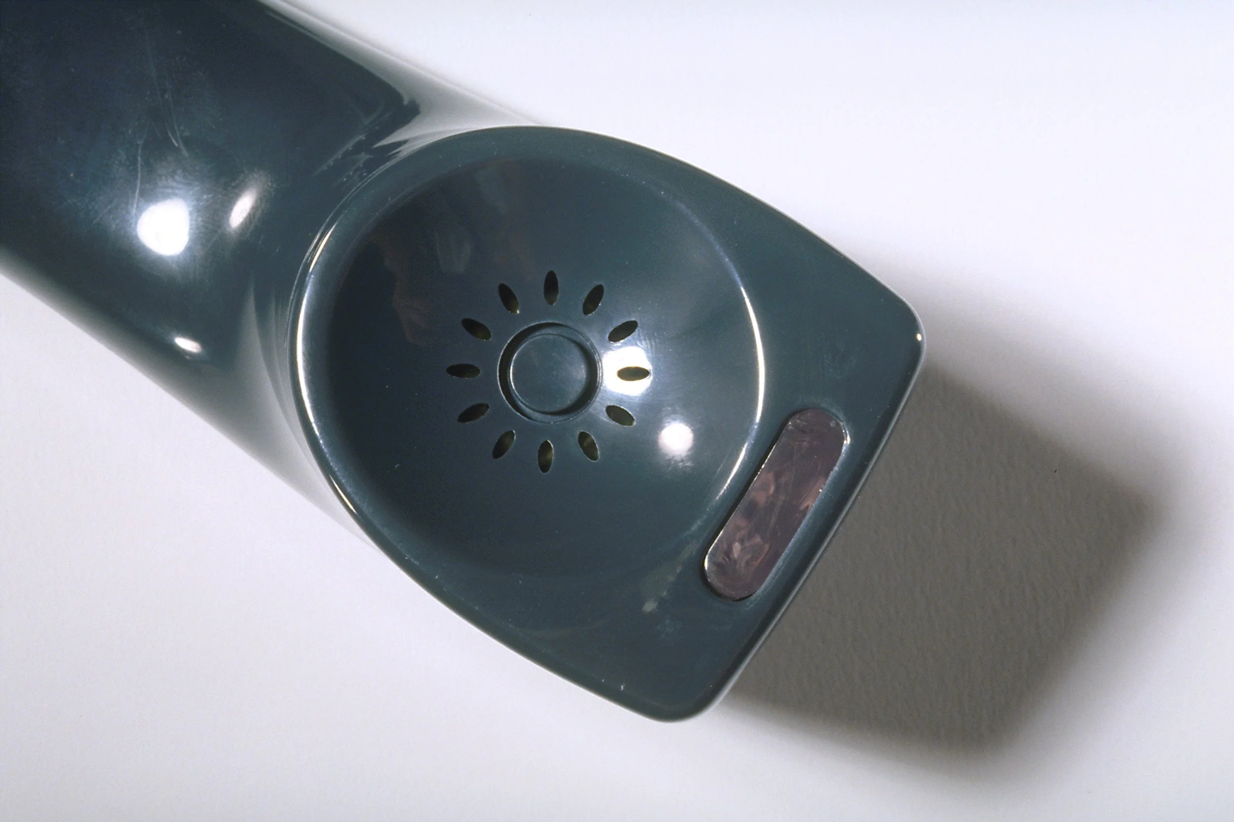 cisco-systems-voip-telephone-handset-close-up-2500.jpg