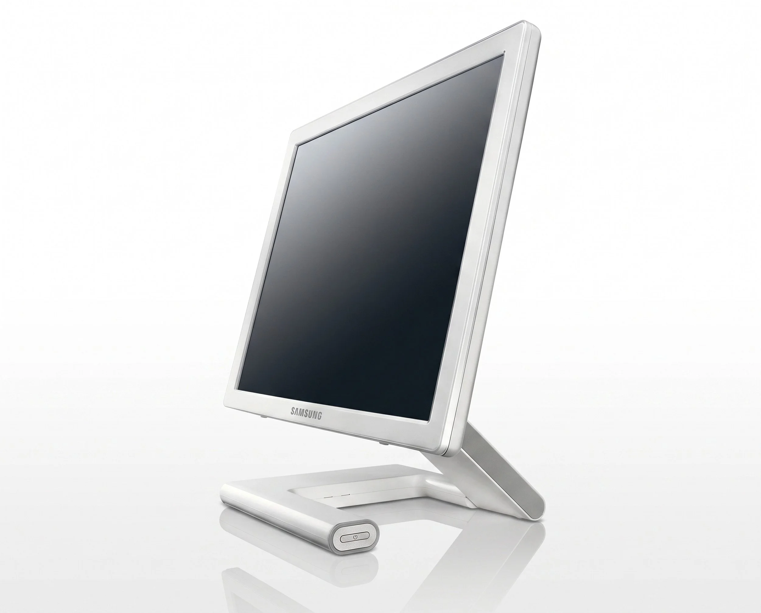 samsung-lcd-monitor-syncmaster-971p-front-2500-2014.jpg