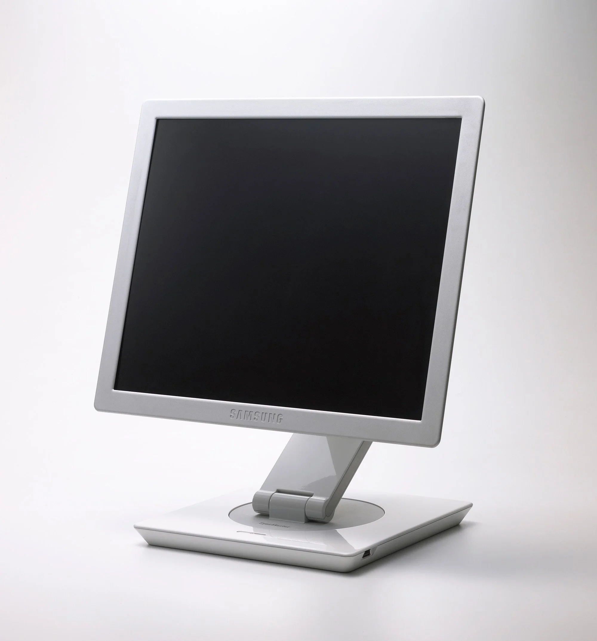 samsung-lcd-monitor-syncmaster-970p-front-2500-2148.jpg