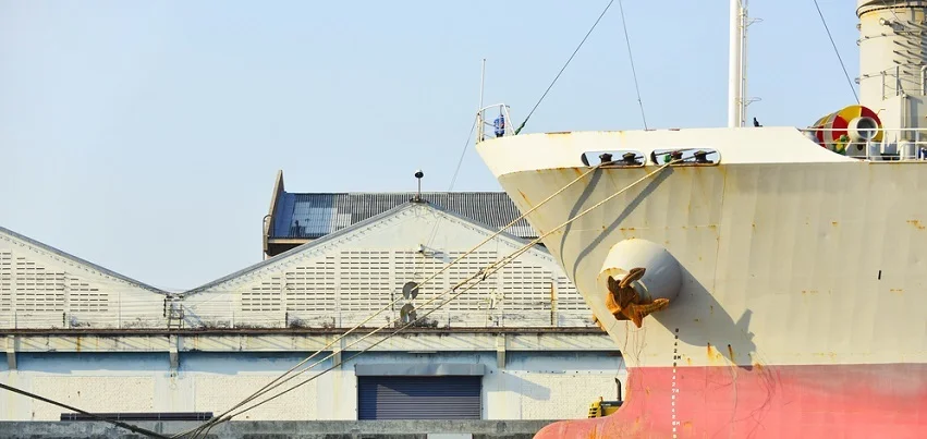 Worker alleges vessel operator's negligence caused injury.jpg