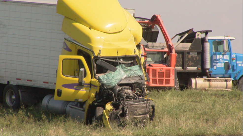 Two people killed, three injured in wreck on I-40.png