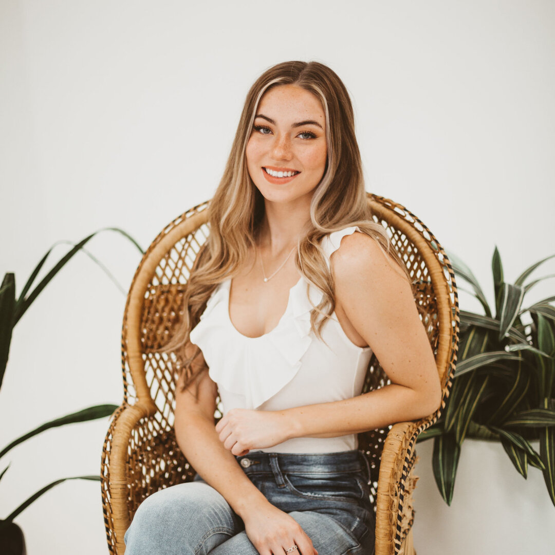 ⚡️Meet Sophie!⚡️​​​​​​​​
​​​​​​​​
We are so happy to introduce our fall intern, Sophie, to Mandee Media! She will be focusing on expanding her knowledge of website creation, all things social media, and  branding! ​​​​​​​​
​​​​​​​​
Read about her bel