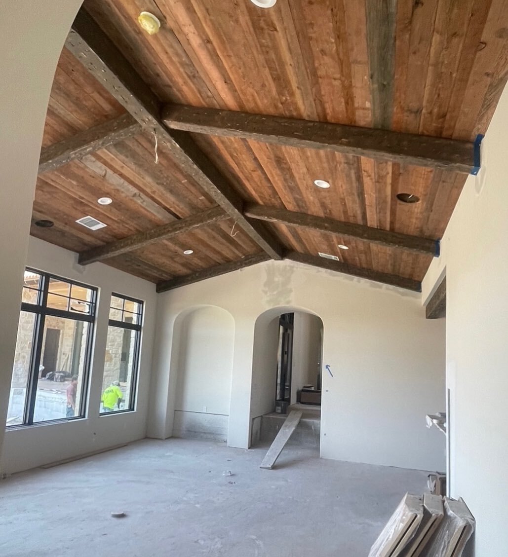 Arches &amp; Antique Wood 🖤 are eeeeeaasssy on the eyes 

BLOWN AWAY by this space!  Another customer pic, and this gathering space is going to be amazing, from TOP to BOTTOM.
 
Seen here is 5&rdquo; Dirty Top Doug Fir.  Using reclaimed, antique woo