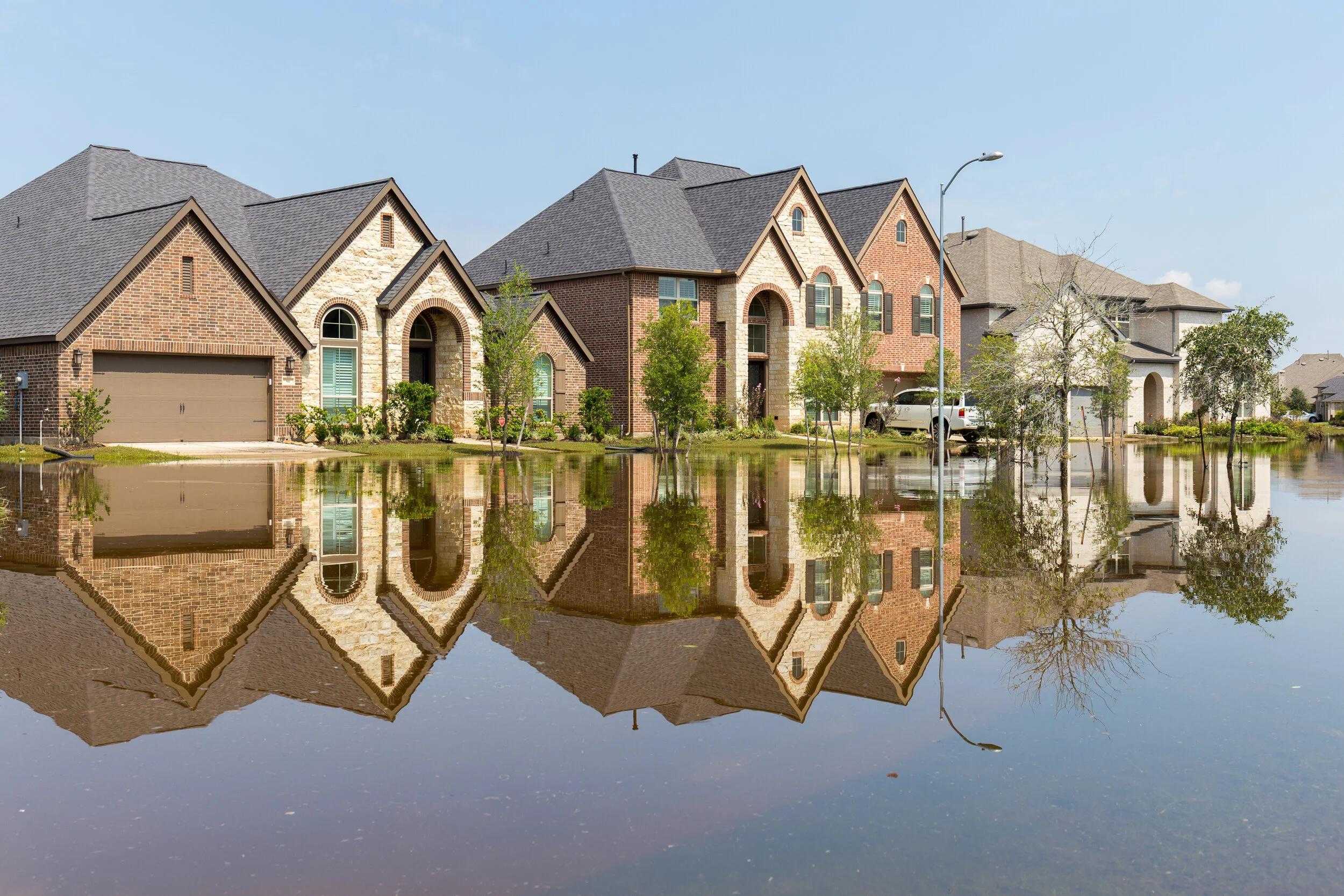  Ceiling Water Damage l Should You DIY Or Call Professional ... 