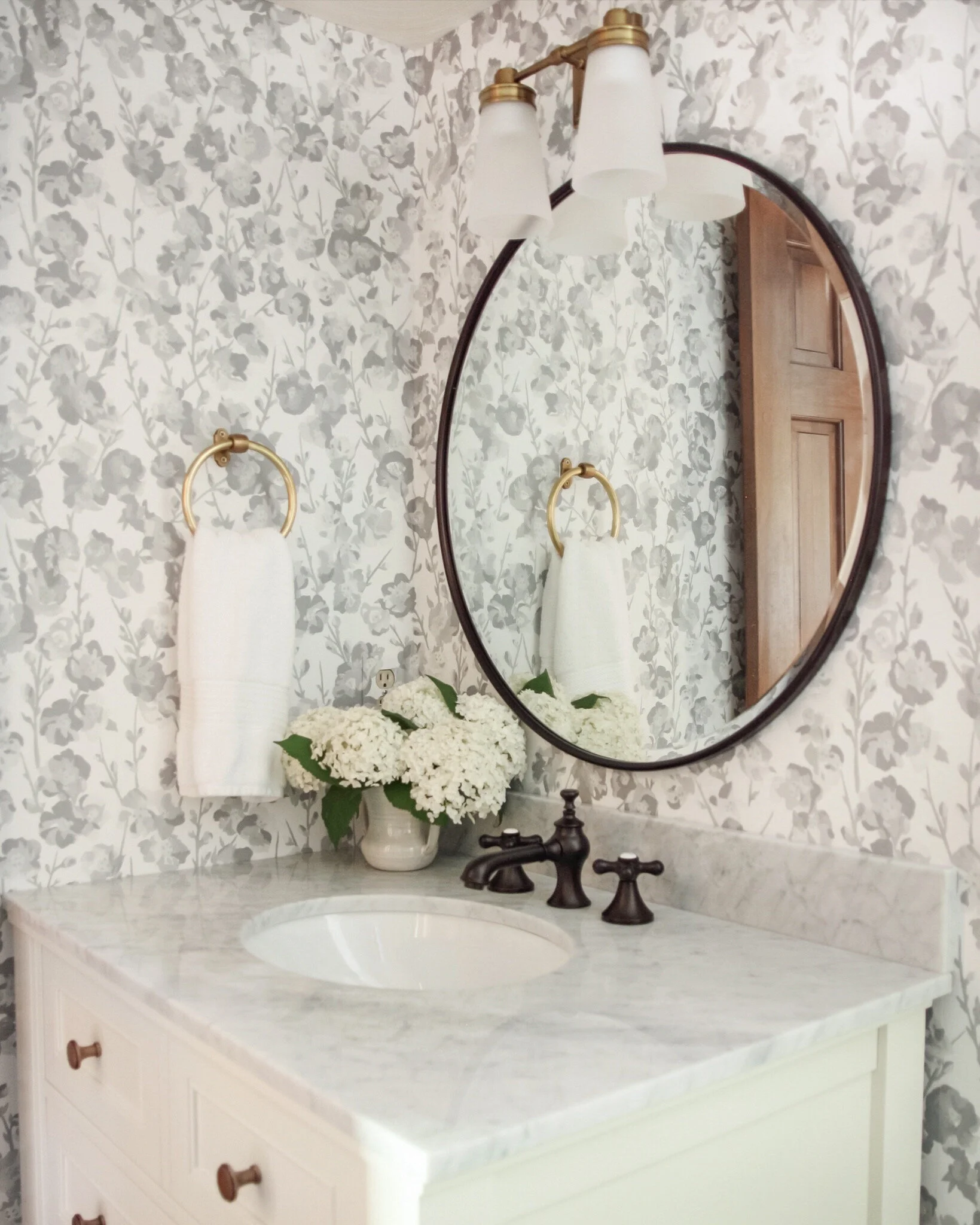 affordable bathroom light fixtures