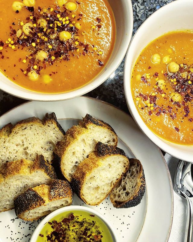 Hanging onto summer with some peppy gazpacho 🍅 Local sourdough on the side🥖 .
.
.
.
.
.
#letthegoodin #soup #veggies #tomatoes #sourdough #bread #eatwell #vegetarianfood #plantbasedmeal #nutrition