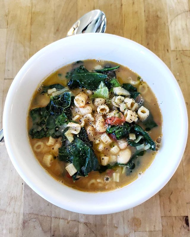 Pasta e fagioli leftovers, adapted from a recipe by @lallimusic @bonappetitmag. Greens + beans + herby, savory broth + kamut ditalini. Warming, filling and delicious. .
.
.
.
.
.
#letthegoodin #pastaefagioli #soupson #extragreen #allthebeans #ancient