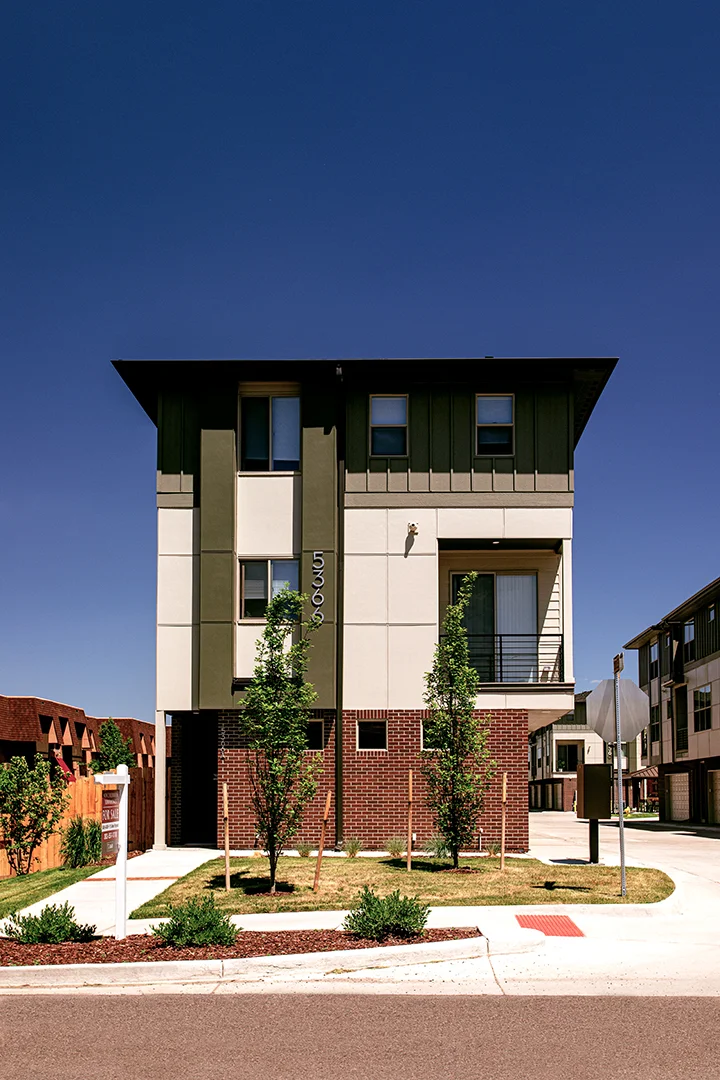  5366 Building Facade 