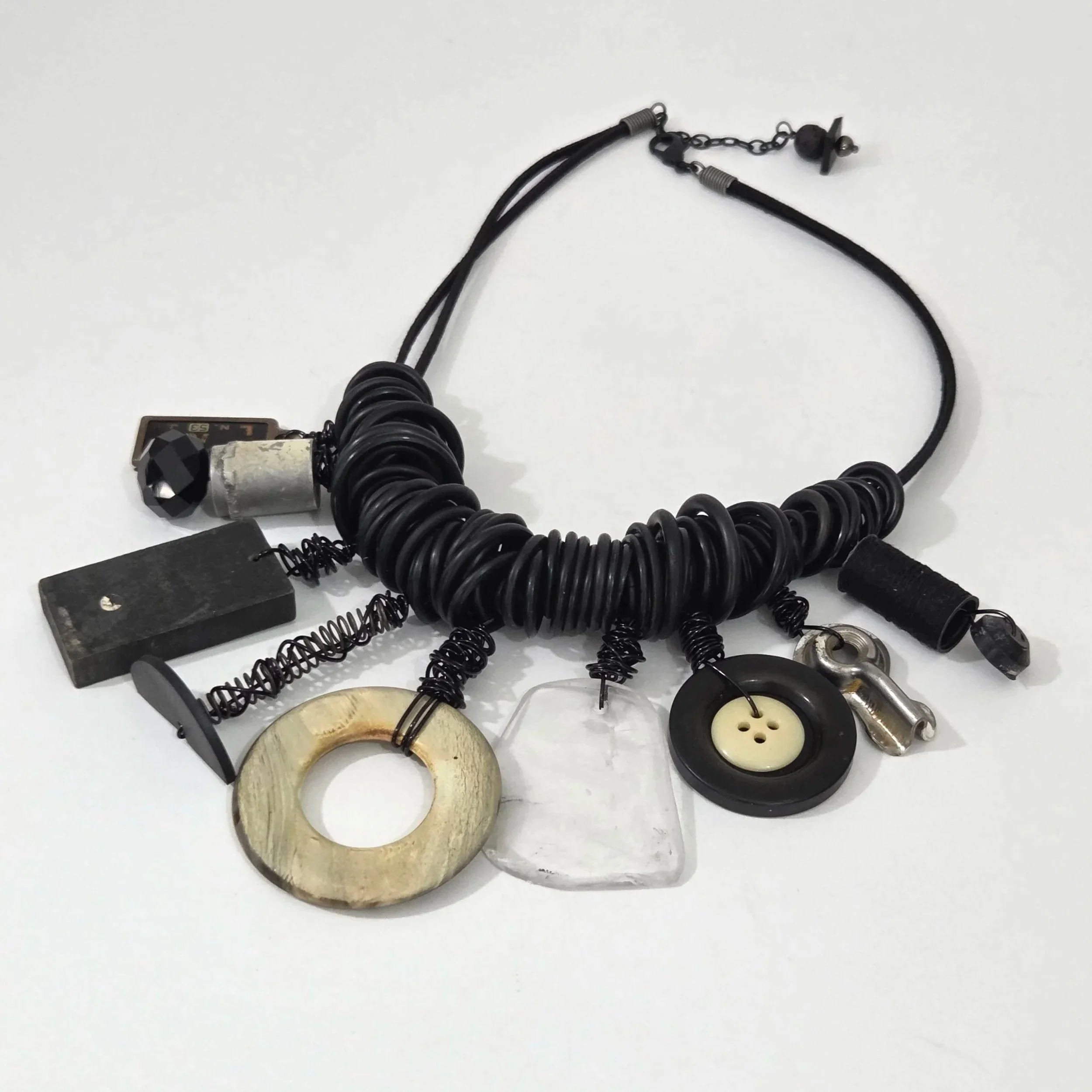 Necklace - Statement Charms, cream/black