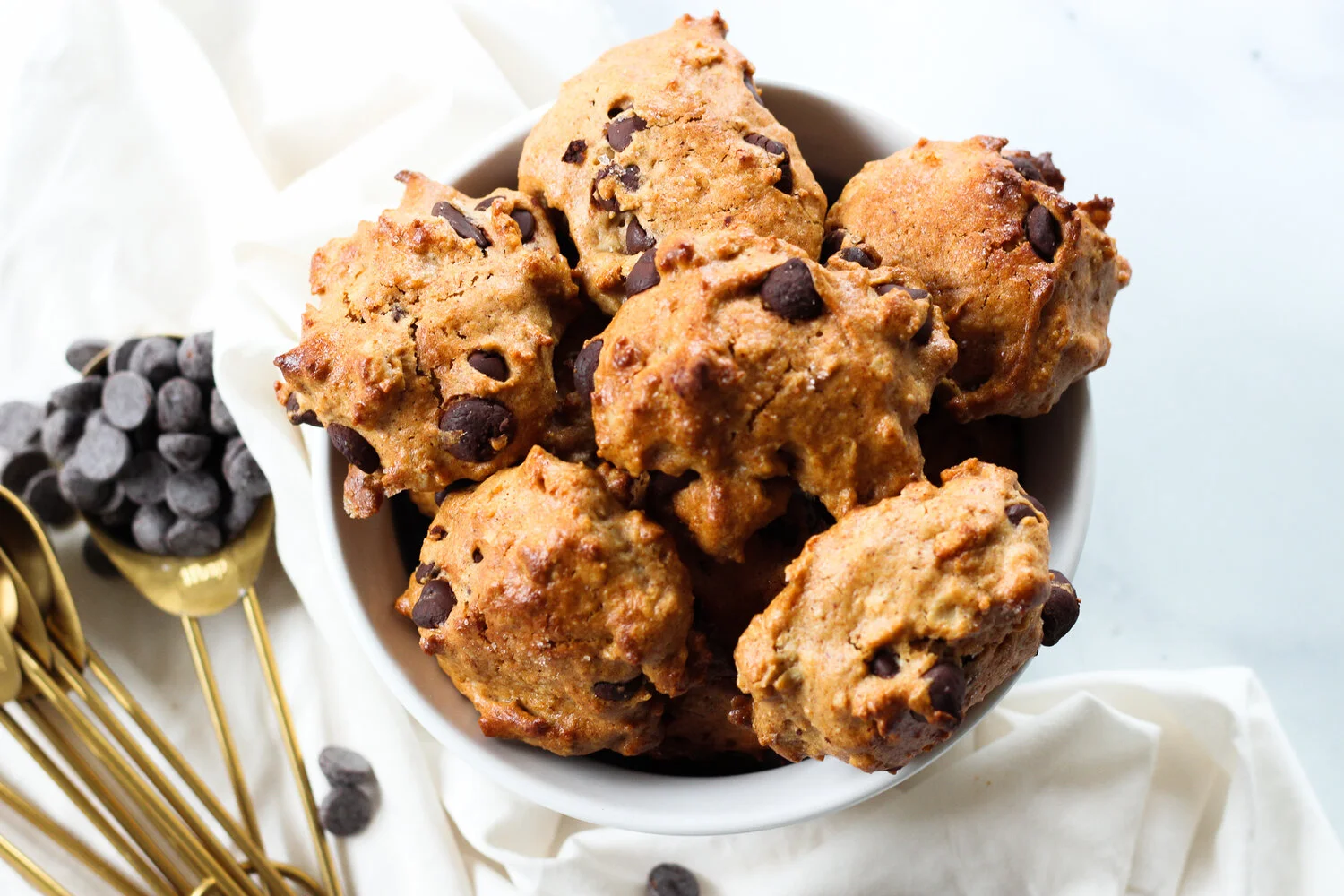 Chocolate chip oatmeal cookies