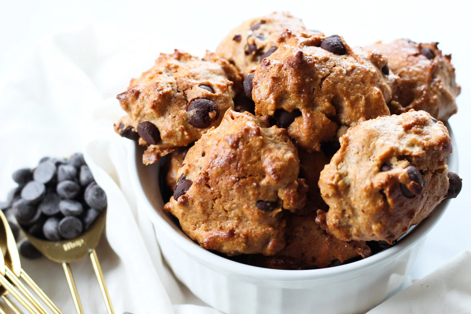 Chocolate chip oatmeal cookies