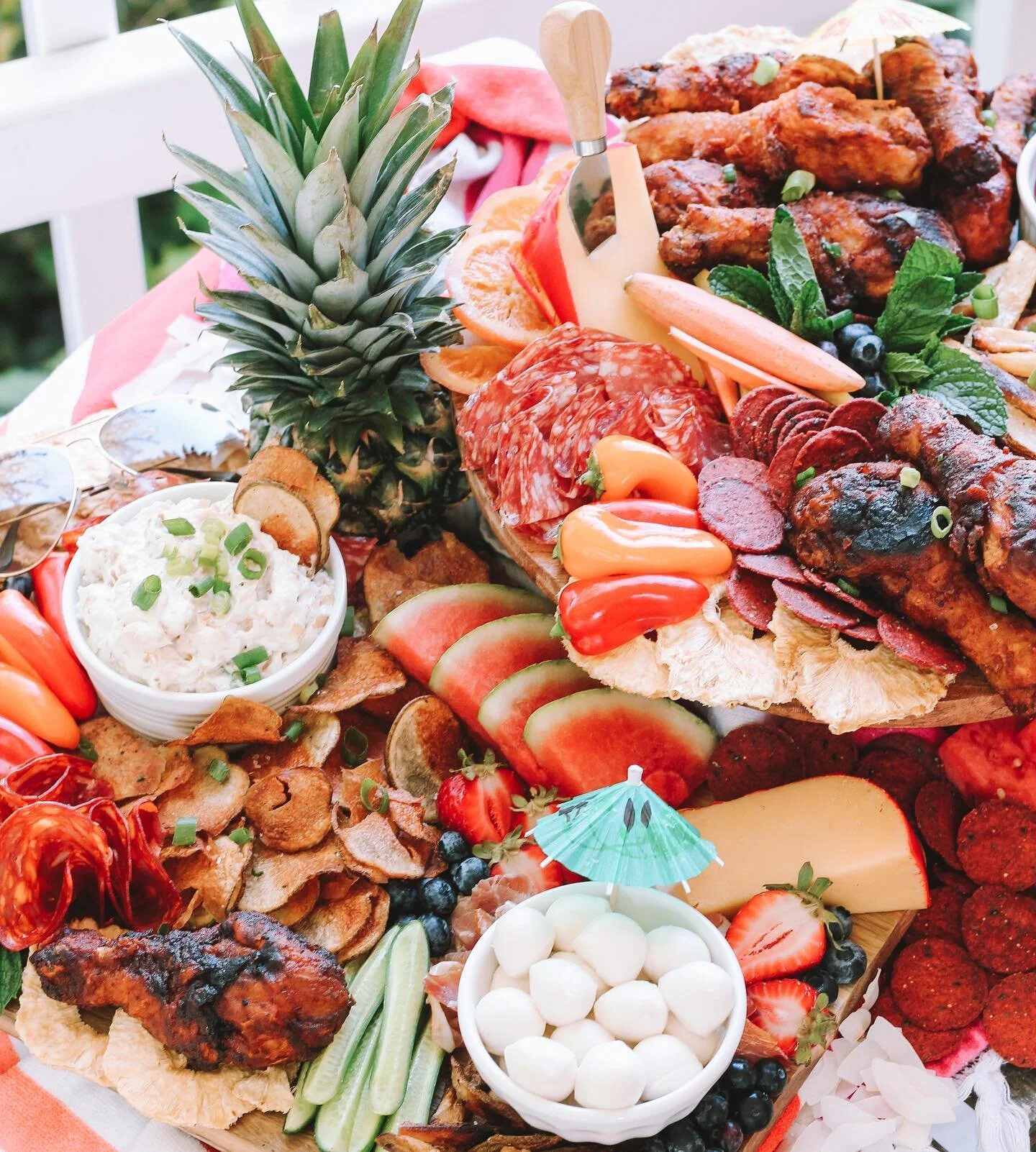 Starting my week off dreaming of this beautiful summer (and chrissyteigen) inspired summer charcuterie board ☀️🏖⁣
⁣
@laurengaretto and I made this a few weeks ago in an attempt to win a @cravingsbychrissyteigen challenge. We may not have won (I&rsqu