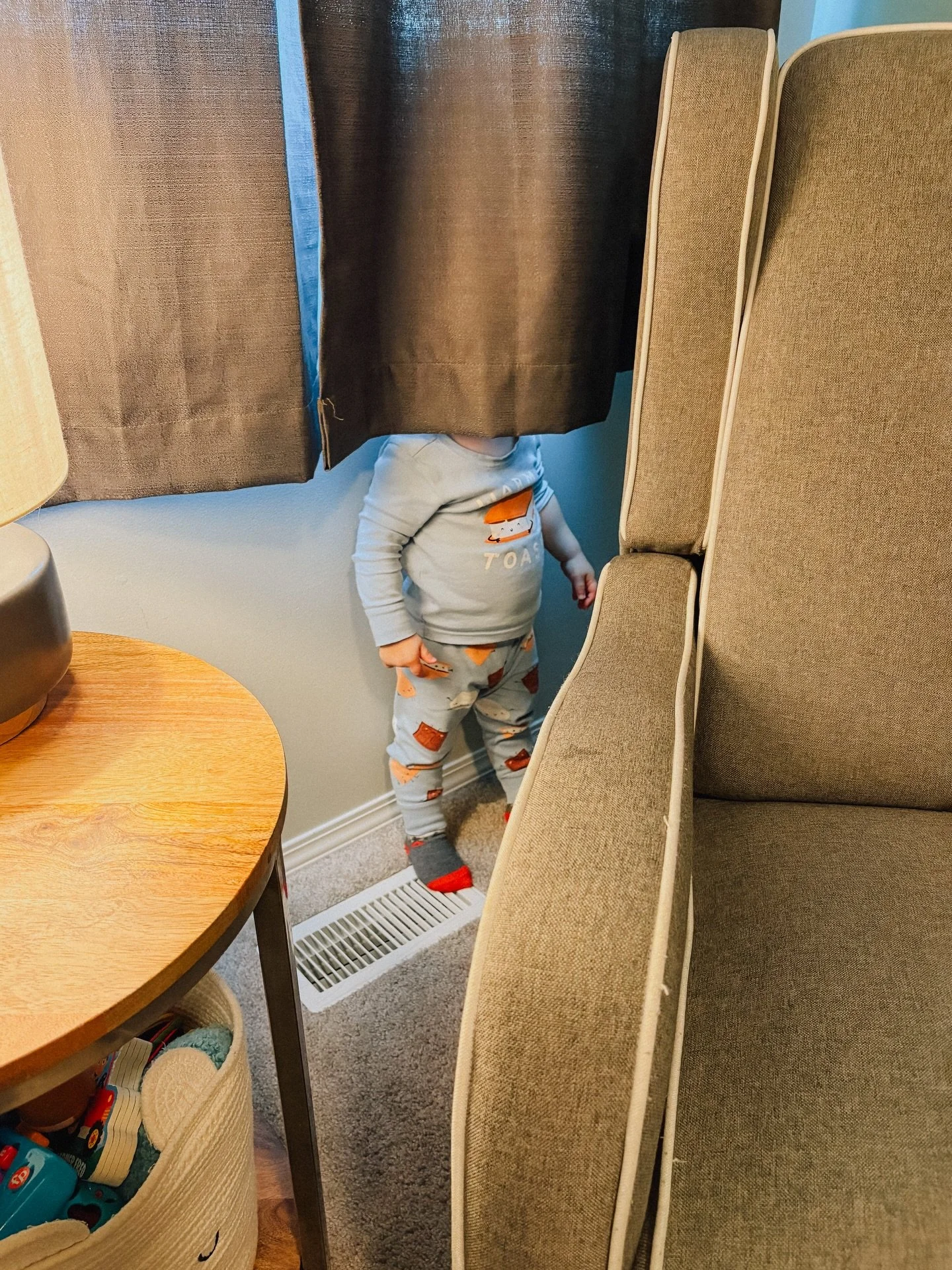 Grant&rsquo;s got to work on his hide and seek skills.
.
.
.
📸: @erintheinsomniac