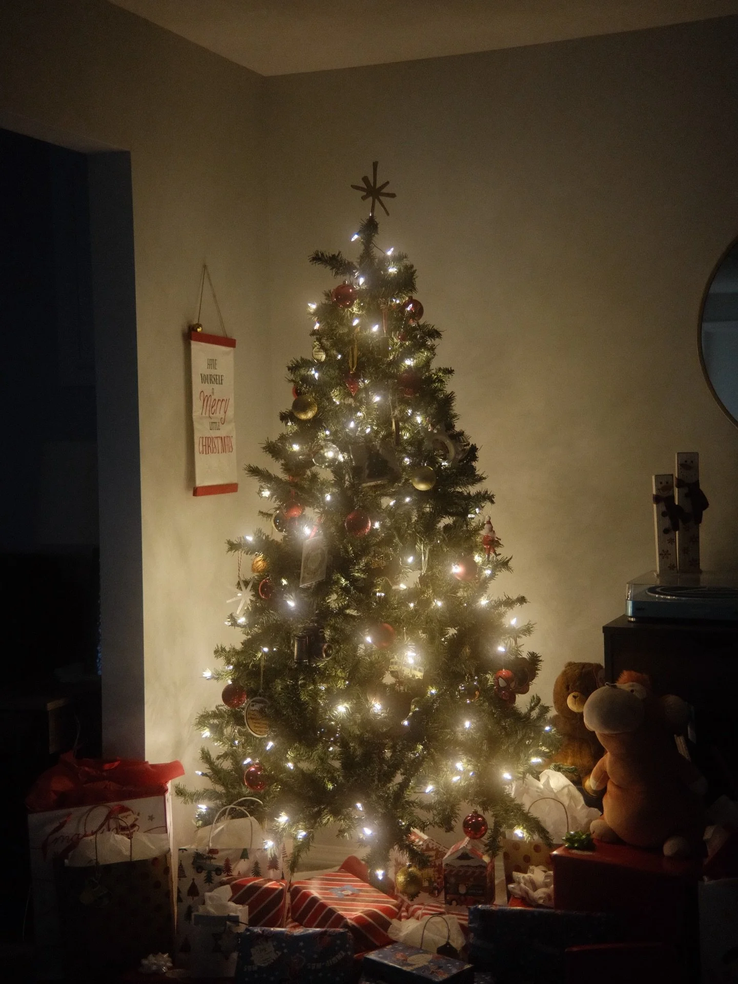 Annual Christmas Eve tree photo brought to you by @fujifilmx_us. This Christmas is going to be even more exciting having a two year old who&rsquo;s already understanding Christmas a little more.
.
.
.
#christmastree #christmas #itsawonderfullife #sho