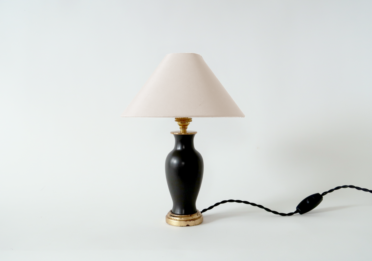 Little+Lamp+Company+-+Fishtail+-+Black+-+Silk+Shade+-+Ivory.png