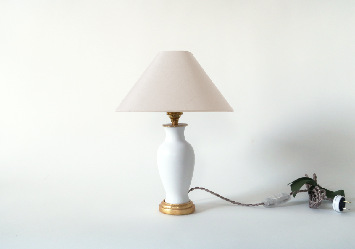 Little+Lamp+Company+-+Fishtail+-+White+-+Silk+Shade+-+Ivory.png