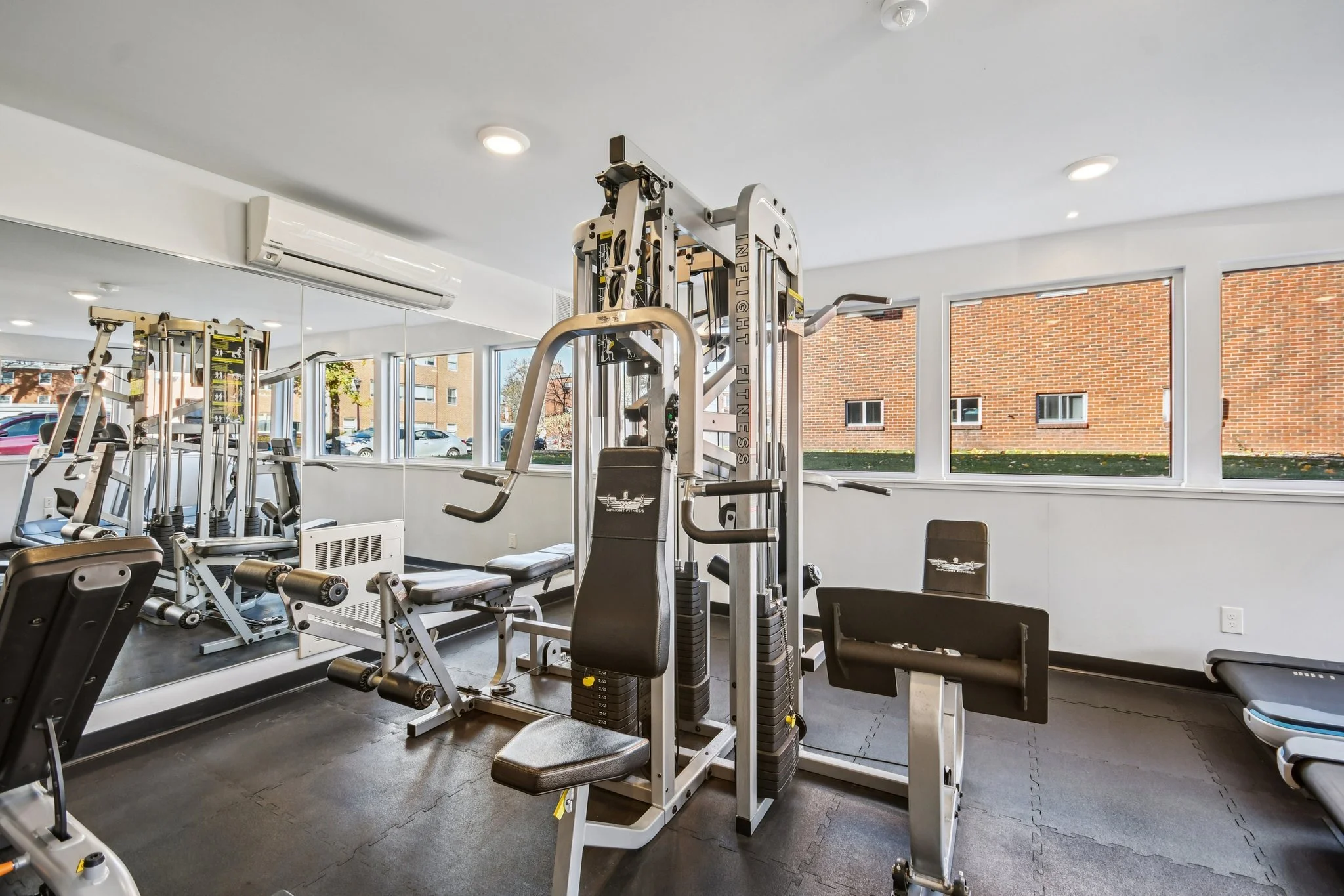 16-web-or-mls-Yorkshire Ave-1211-916.jpg