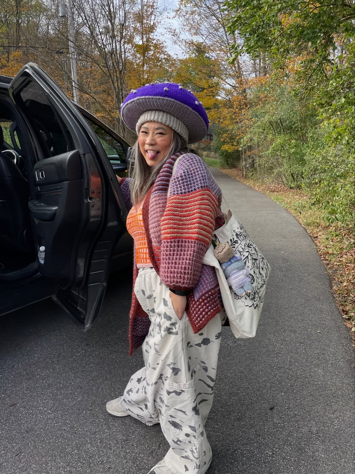 The main event of Rhinebeck, Saturday at @nysheepwool 🐑. Always overwhelming but always a great time. Barely shopped, all about connecting with people.

Once again proud supporters of @toqu.tigu and her #SoMushRoomHat. I made my very own purple mush