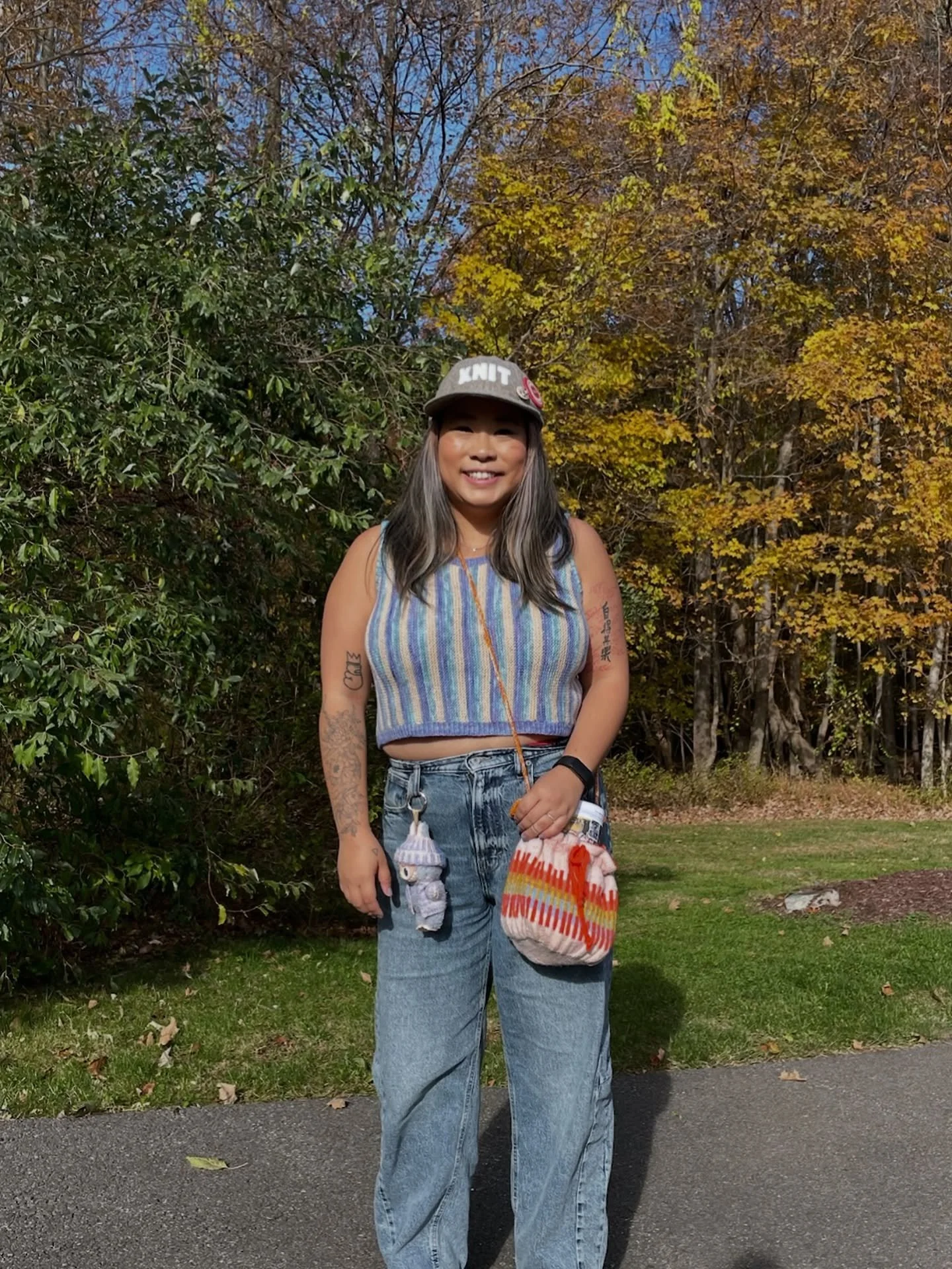 The last day 😭 Sunday @nysheepwool was all about the sheep and all the fiber things outside of knitting like needle felting, spinning, weaving. Always so sad for the weekend to end with my awesome housemates. 

It was a hot day so I wore my #TannyTa