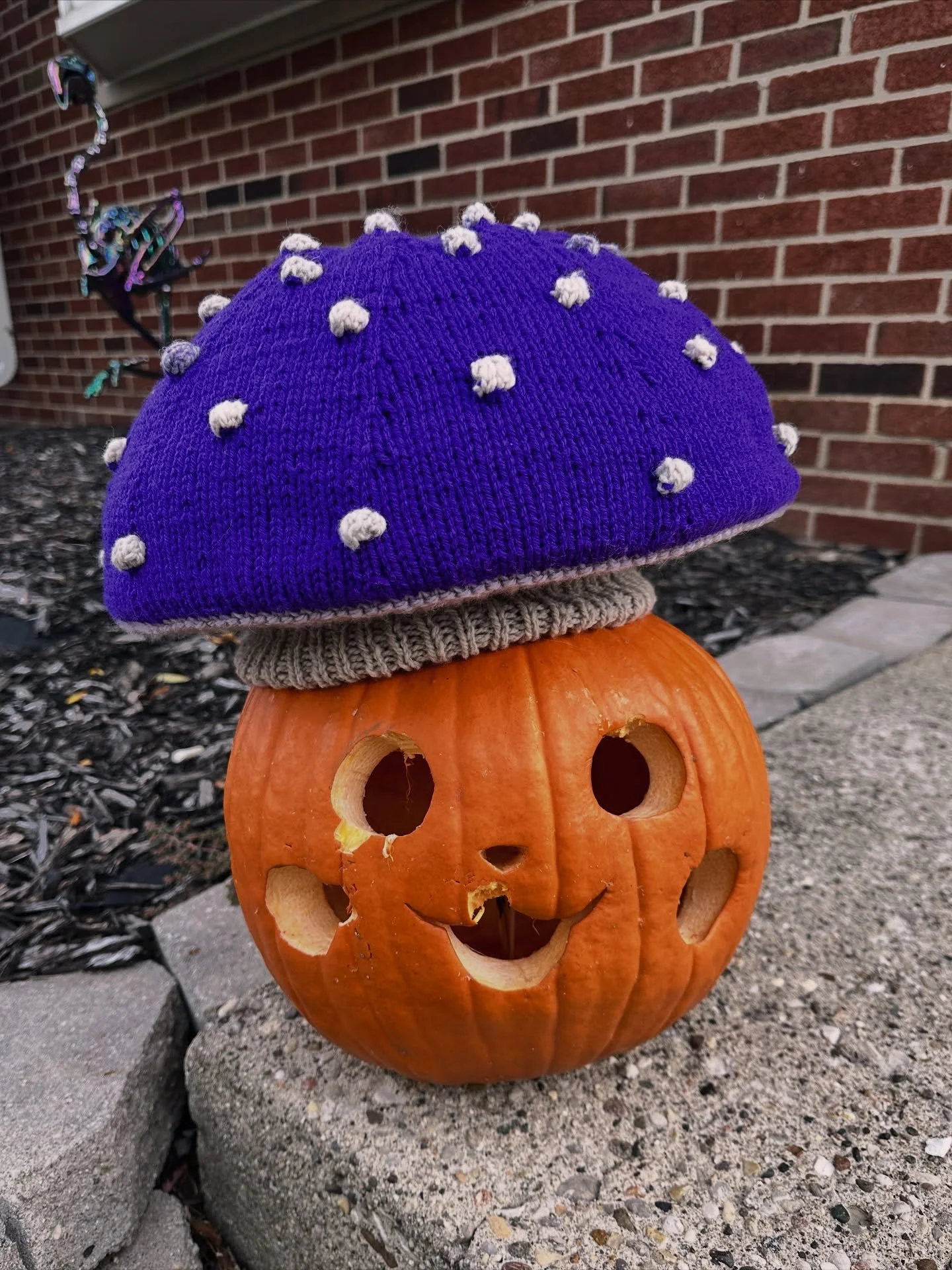 Happy Halloween from my rotting Pikachu face pumpkin wearing a #SoMushRoomHat. 🎃🍄 Swipe to see Pikachu face in their prime. And all the creative pumpkin things this October. 

So Mush Room Hat pattern by the creative genius, @toqu.tigu. 
.
.
.
#BIP