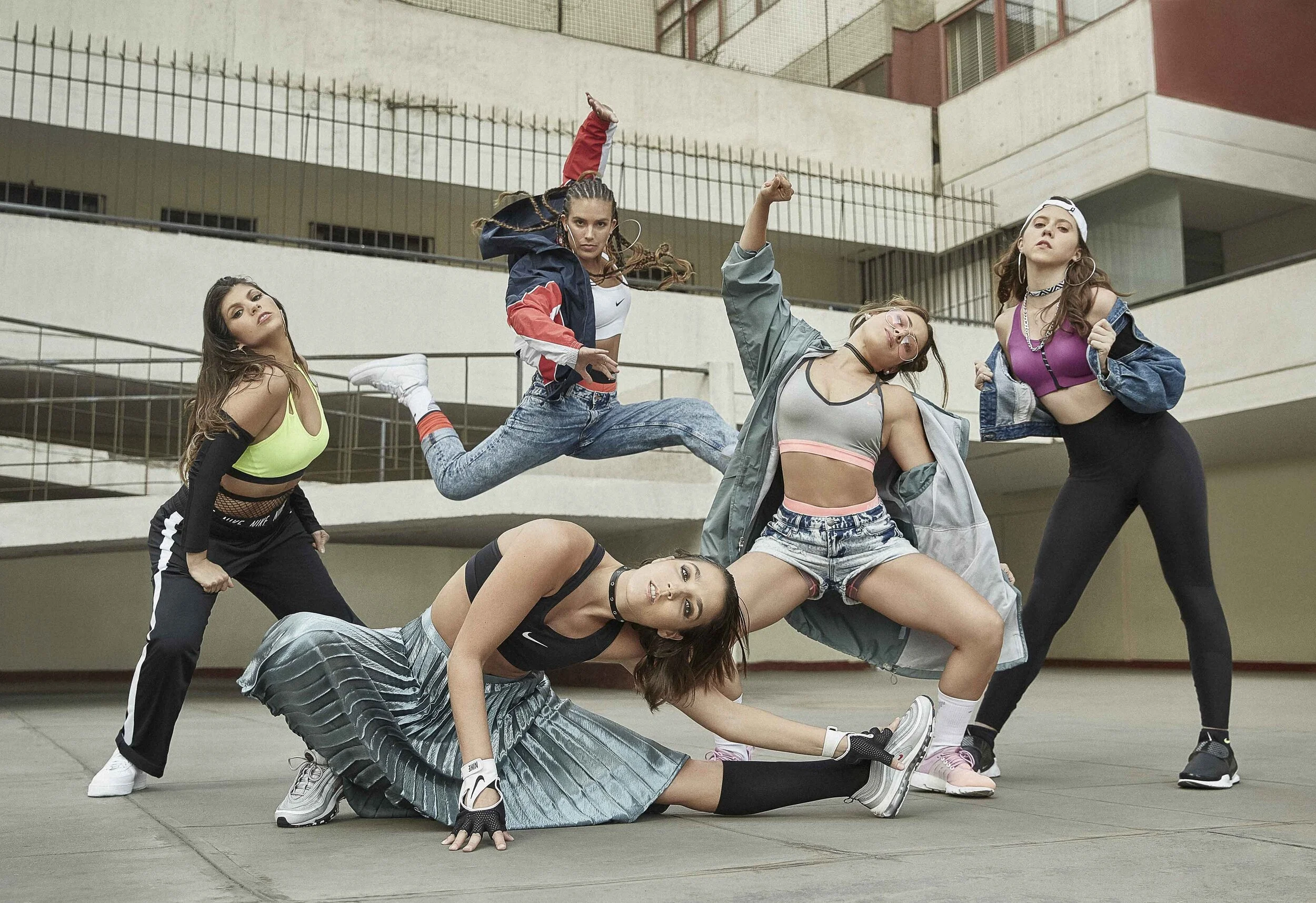 NO BRA NO SPORT x NIKE 