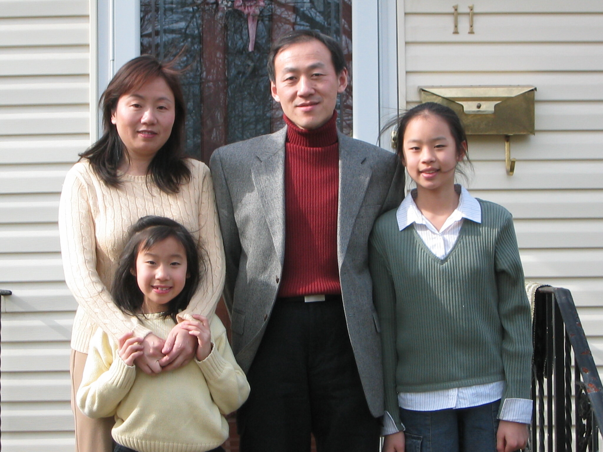  Du Mengxi and her family. Her faith in Christianity made her the envy of her classmates, many of whom found themselves without beliefs. 