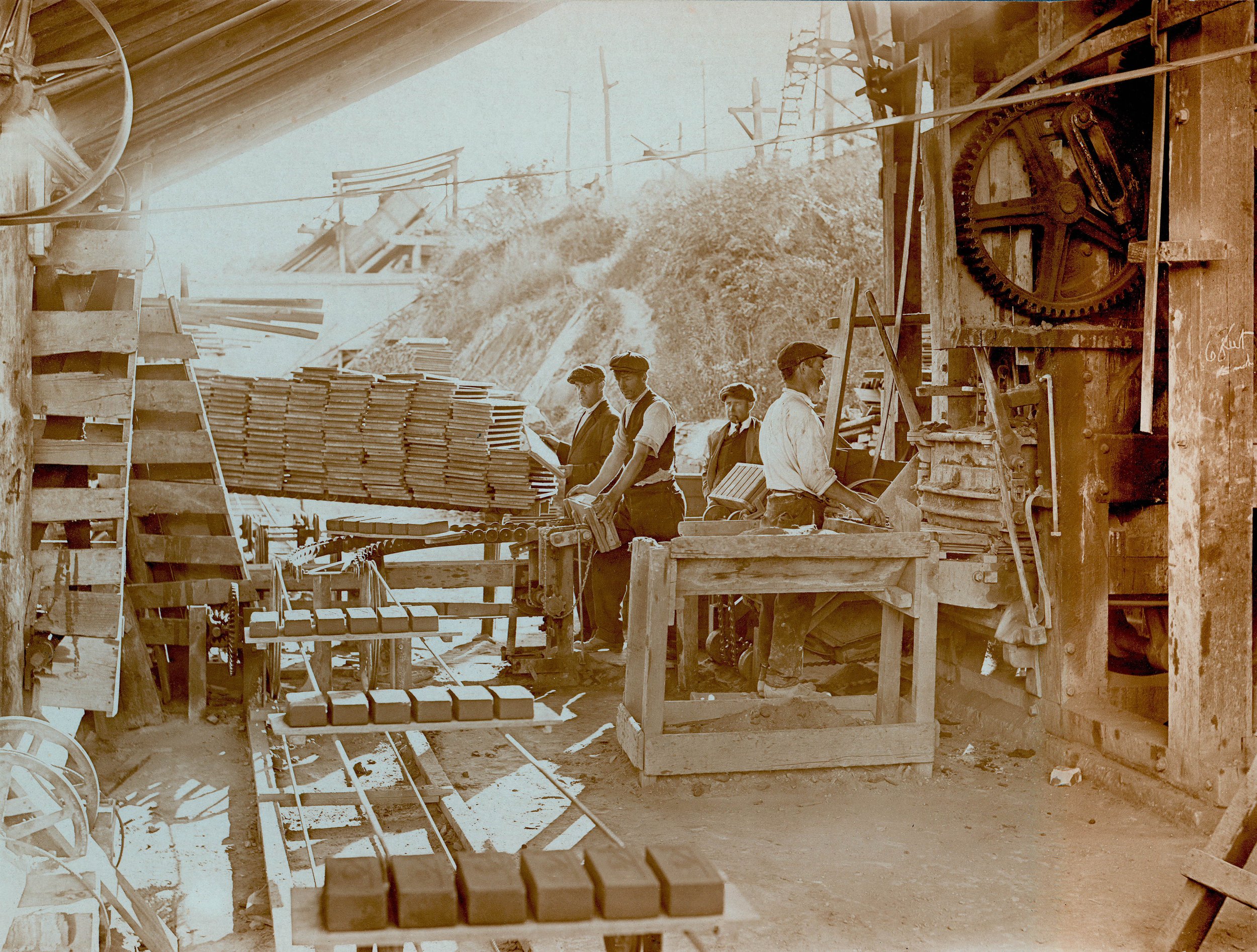 Van der Valen Brick Machinery early 20th cent c 1900.jpg