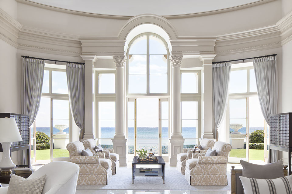 03-knowles-design-palm-beach-oceanfront-1071-ocean-blvd-living-room-5725.jpg