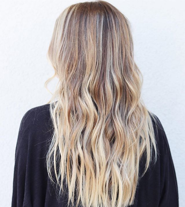 Who said summer has to end !? You ever do a clients hair and wish it was yours? Loving this balayage, this blend with always be in 🤩