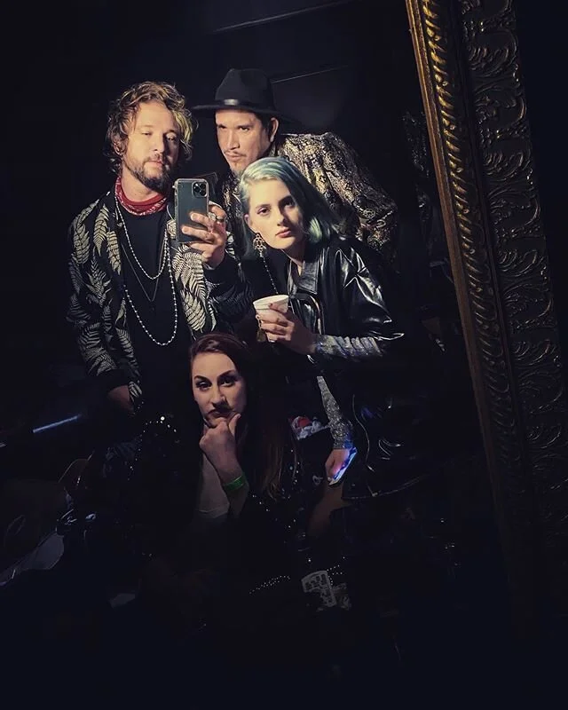 Family portrait mode, activated. @robgarzamusic