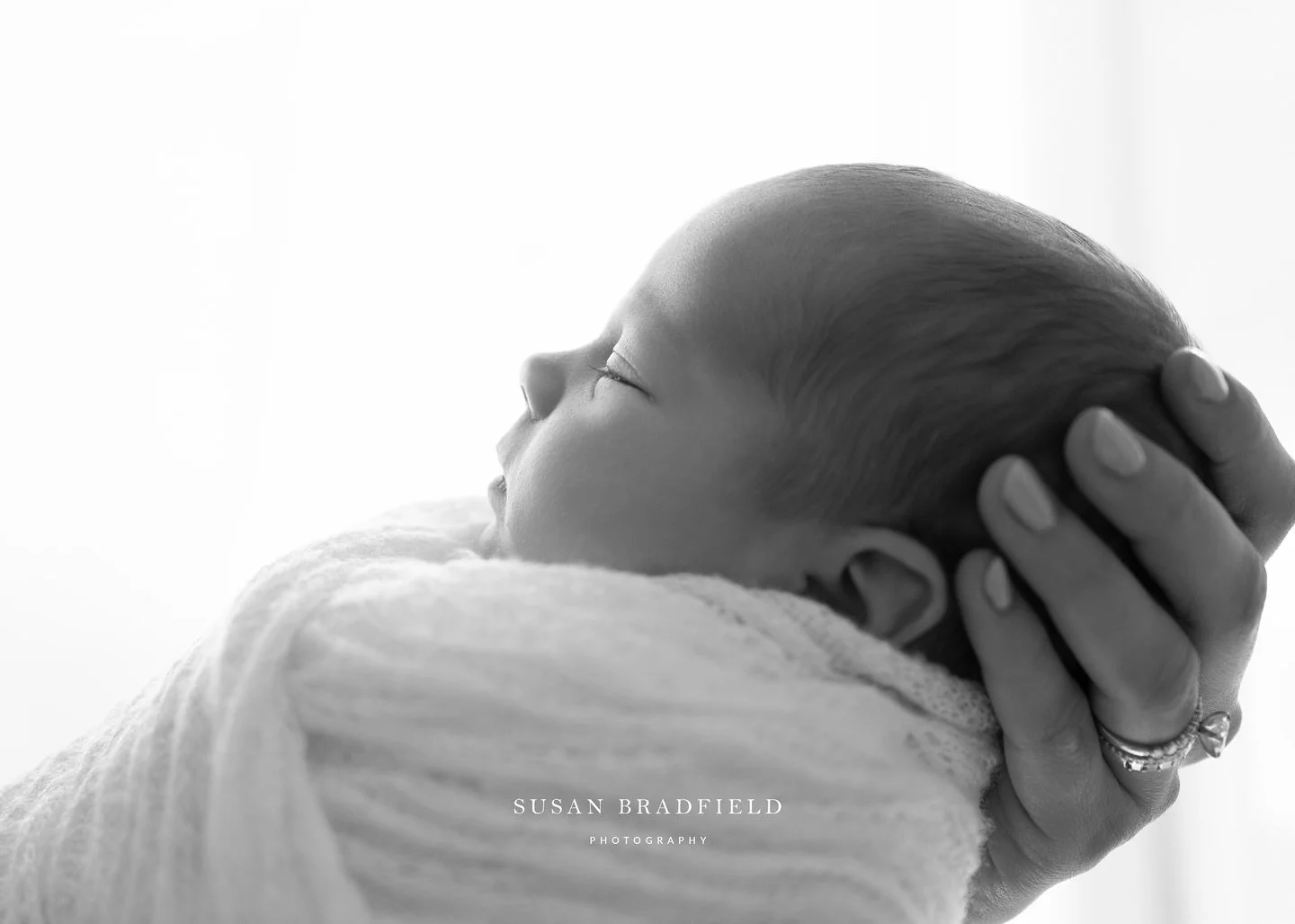 Swaddling a baby for a photo session can have a calming and comforting effect but that doesn&rsquo;t mean we swaddle for all images 👶💕.
.
Number 1 Maternity Photographer Melbourne 2025 and 2024, family and newborn photographer
WEBSITE: www.susanbra