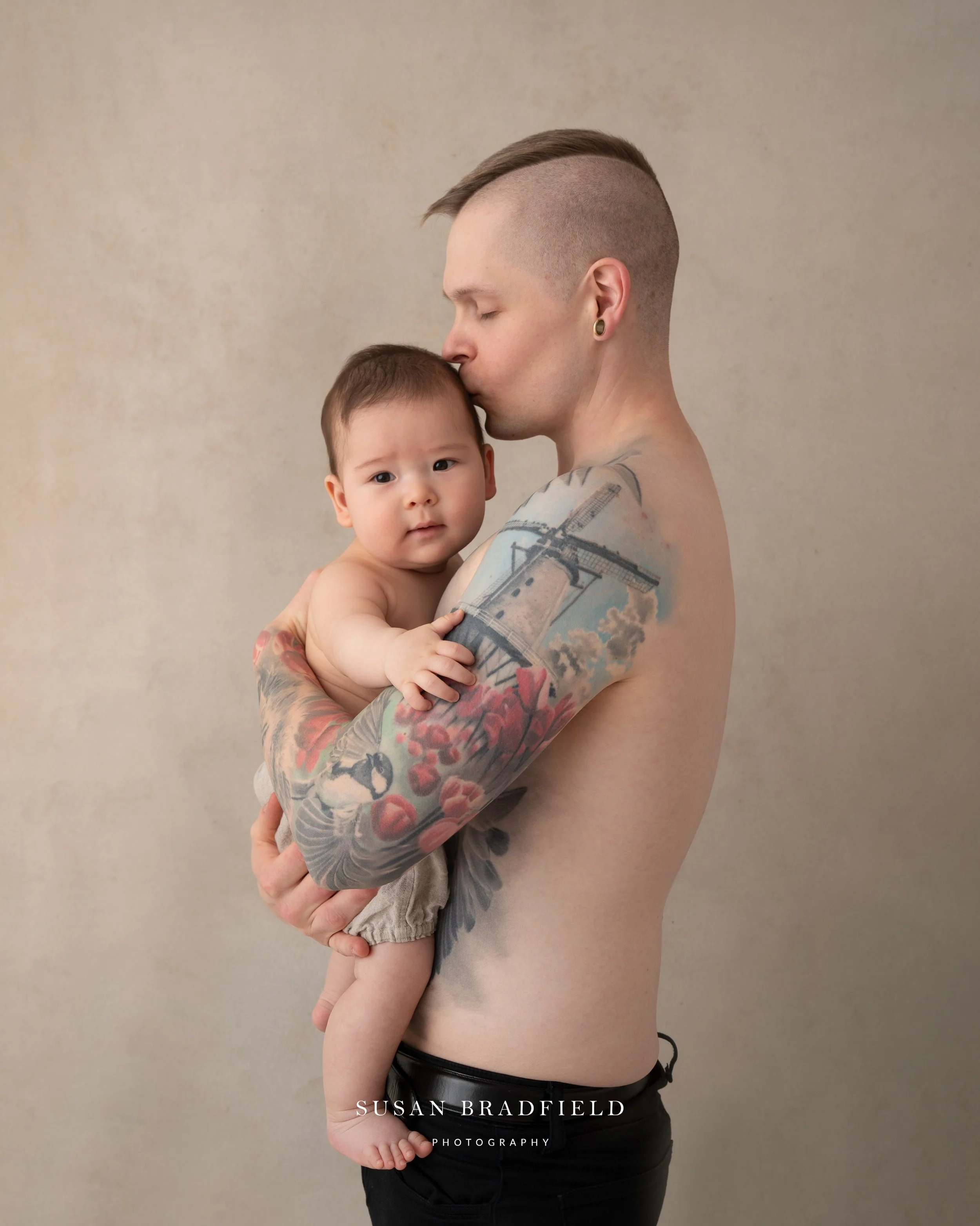 Simple family photography that shows genuine connection and love. That&rsquo;s my jam ❤️