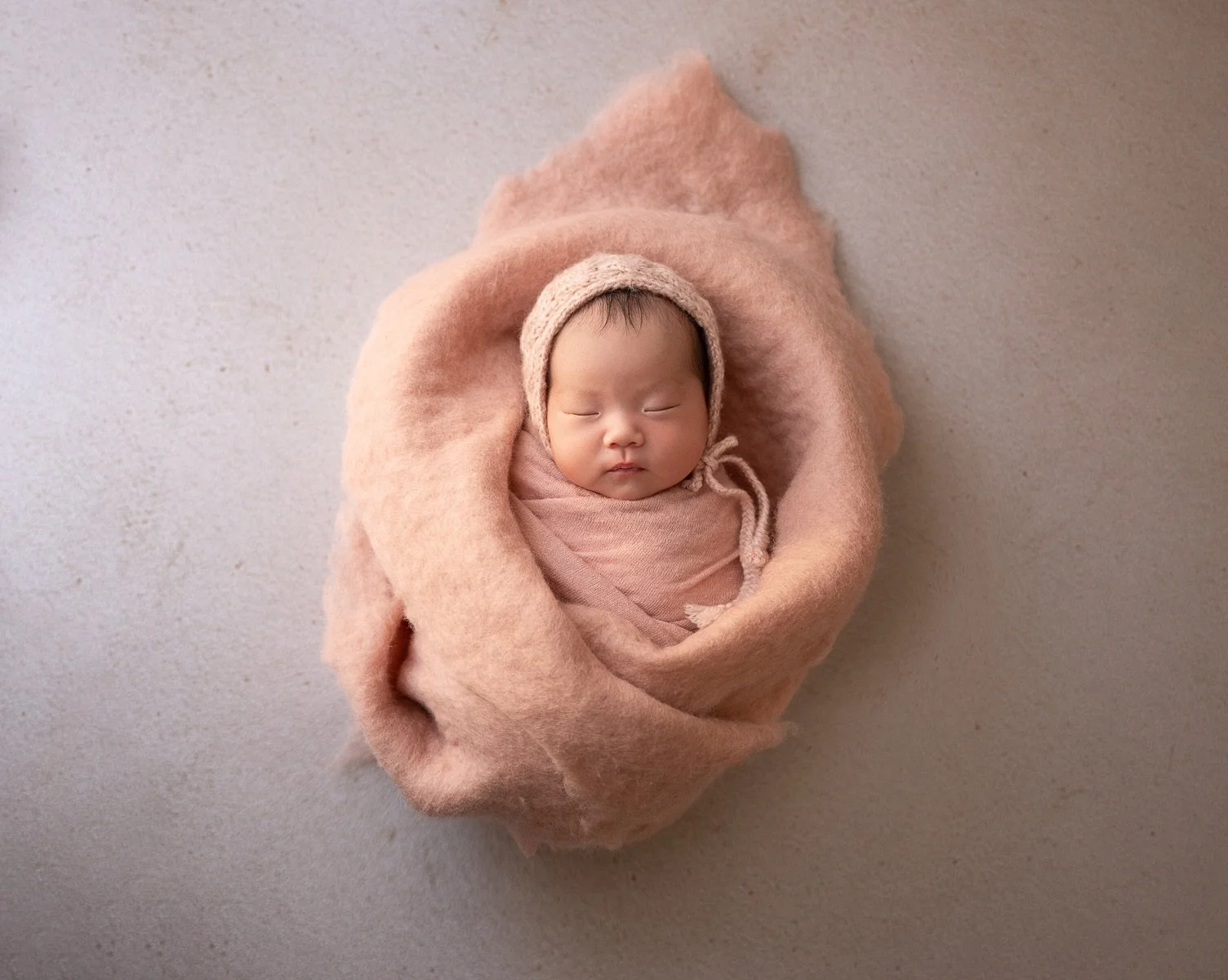 Evie&rsquo;s newborn photo shoot with her crew. Including her grandma with some generational pics made it extra special and created images that Evie can cherish forever. 💕💕💕