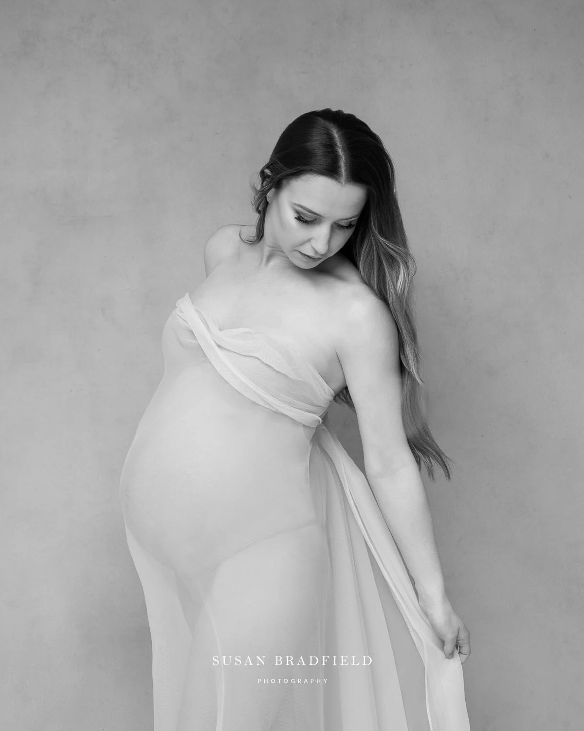 One day you will forget exactly how this felt.
The moments before everything changes.
This chapter is temporary. The photos are not. ✨#maternityphotographermelbourne