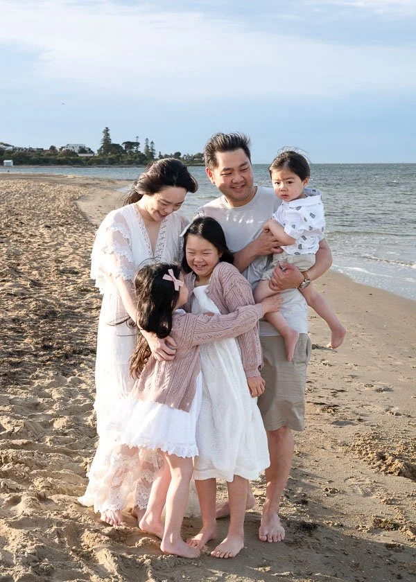 Susan Bradfield Photography photo of Family of five hugging together at Brighton beach